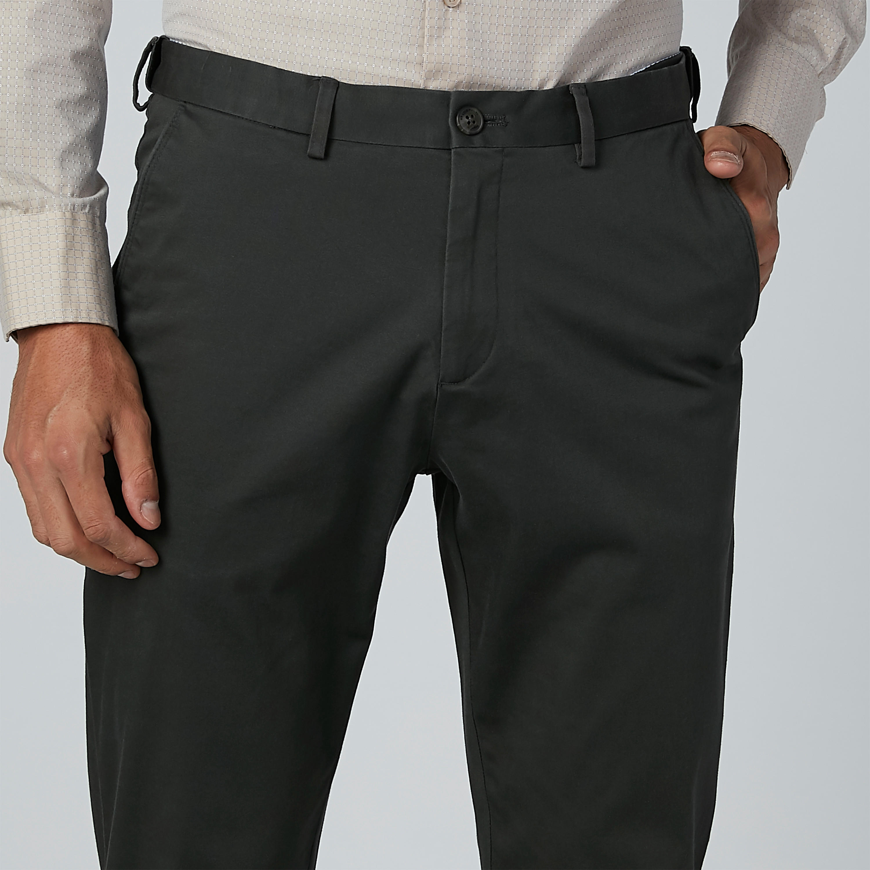 بنطال شينو سادة بخصر متوسط الارتفاع وجيوب-men-clothing-bottoms-trousersandchinos-trousers-image-20