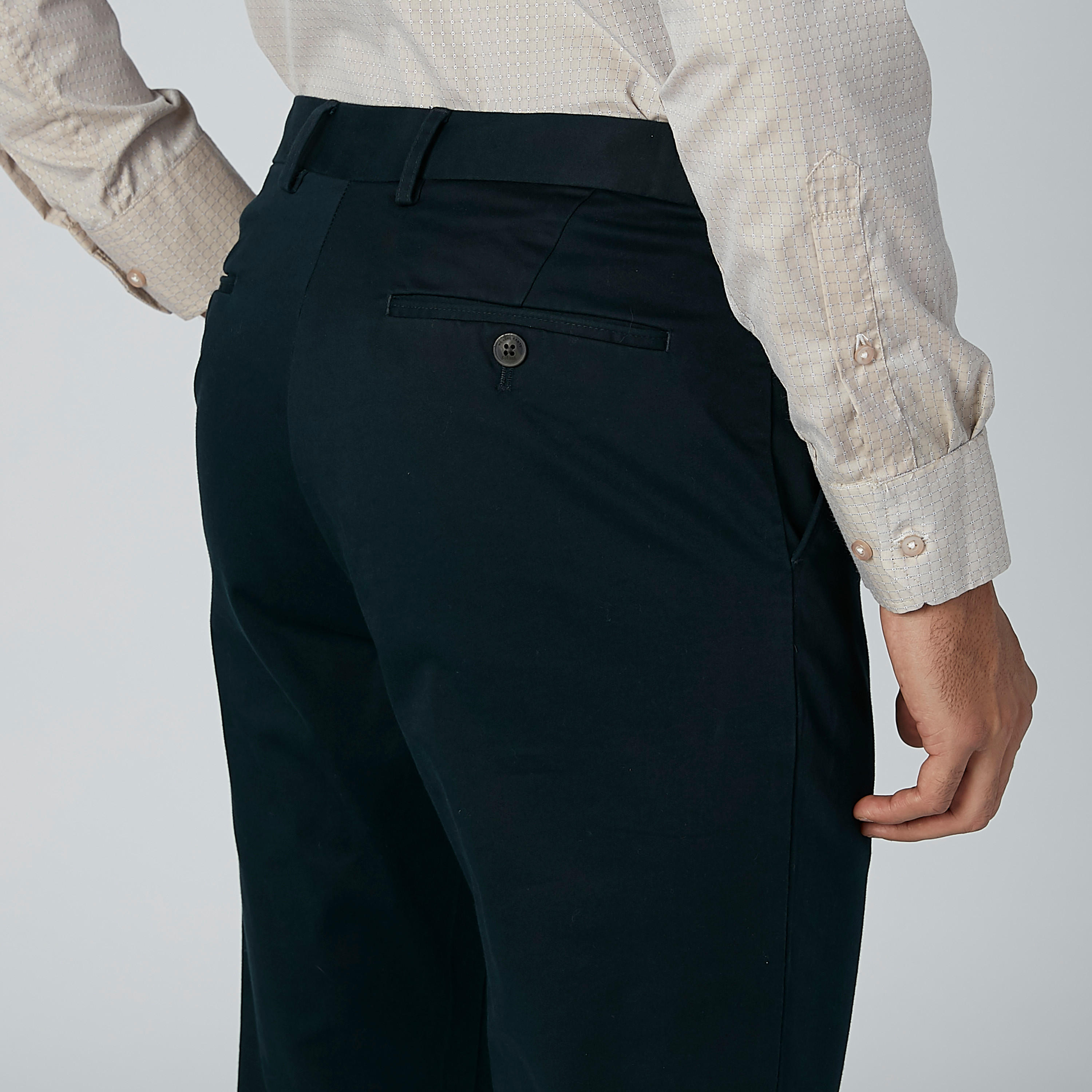 بنطال شينو سادة بخصر متوسط الارتفاع وجيوب-men-clothing-bottoms-trousersandchinos-trousers-image-6
