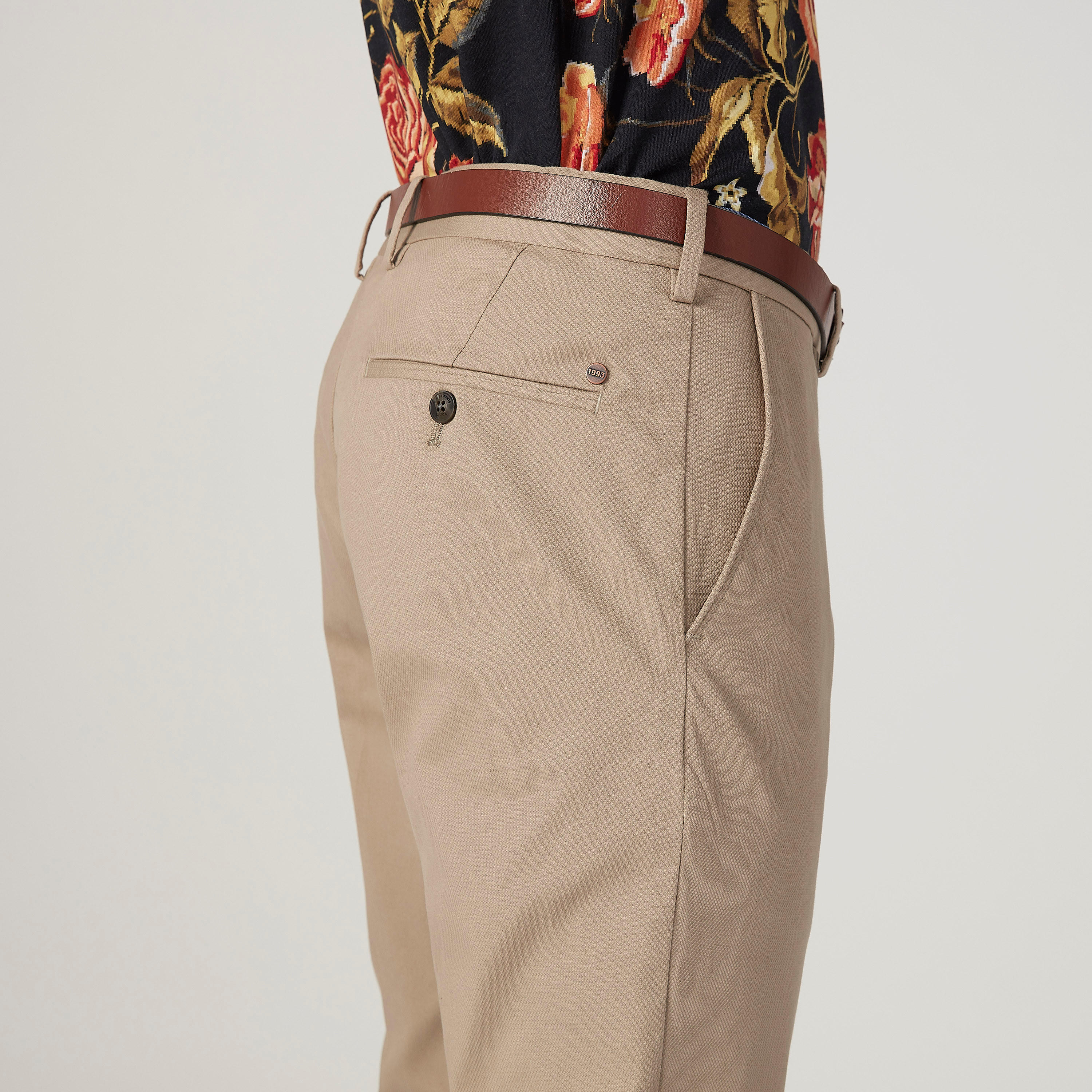بنطلون شينو سادة بجيوب وحلقات للحزام-men-clothing-bottoms-trousersandchinos-trousers-image-3