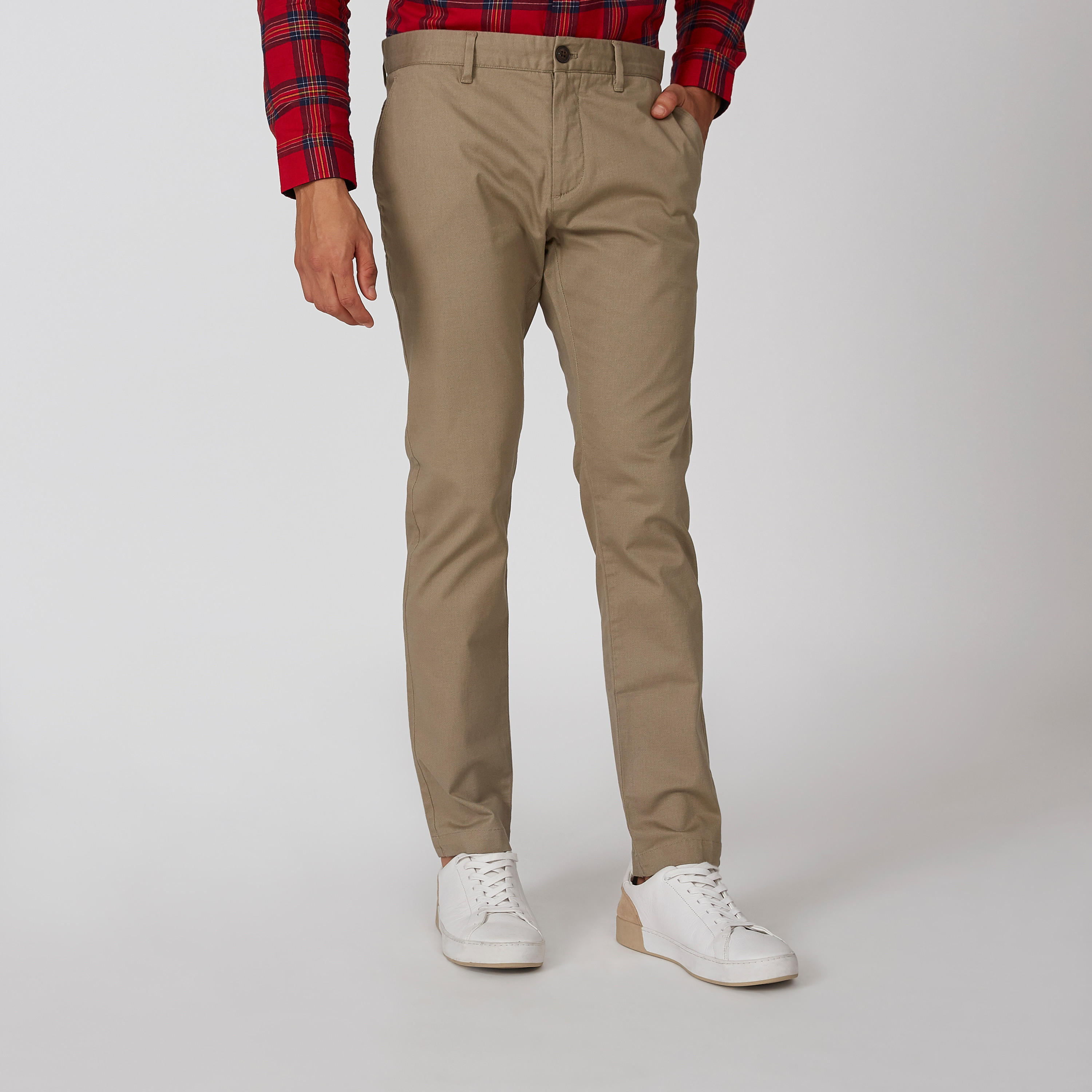 بنطلون شينو سليم بارز الملمس بخصر متوسط الارتفاع وجيوب-men-clothing-bottoms-trousersandchinos-trousers-image-1