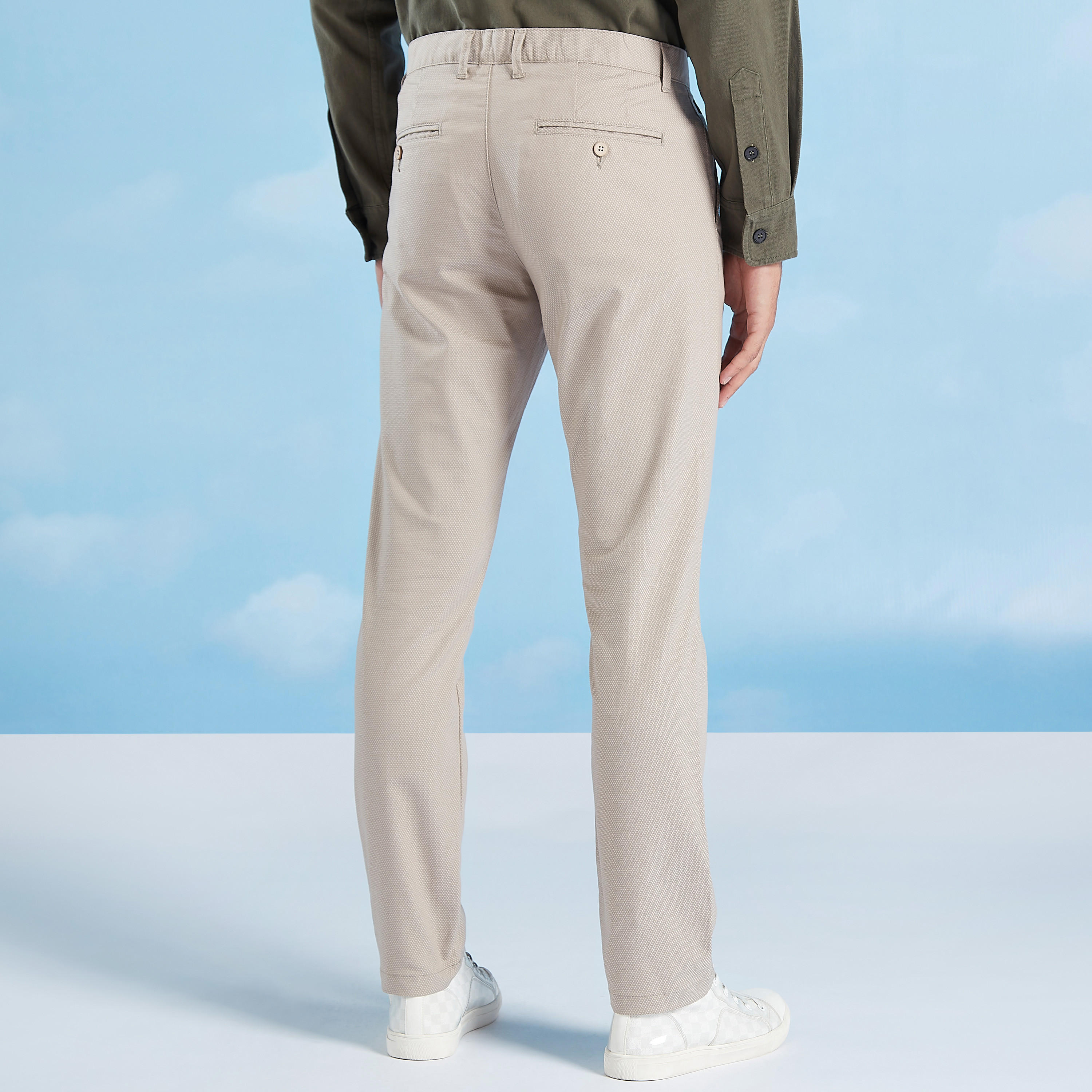 تيشيرت مستدام بقصّة سليم وياقة بولو وأكمام قصيرة -men-clothing-bottoms-trousersandchinos-trousers-image-4