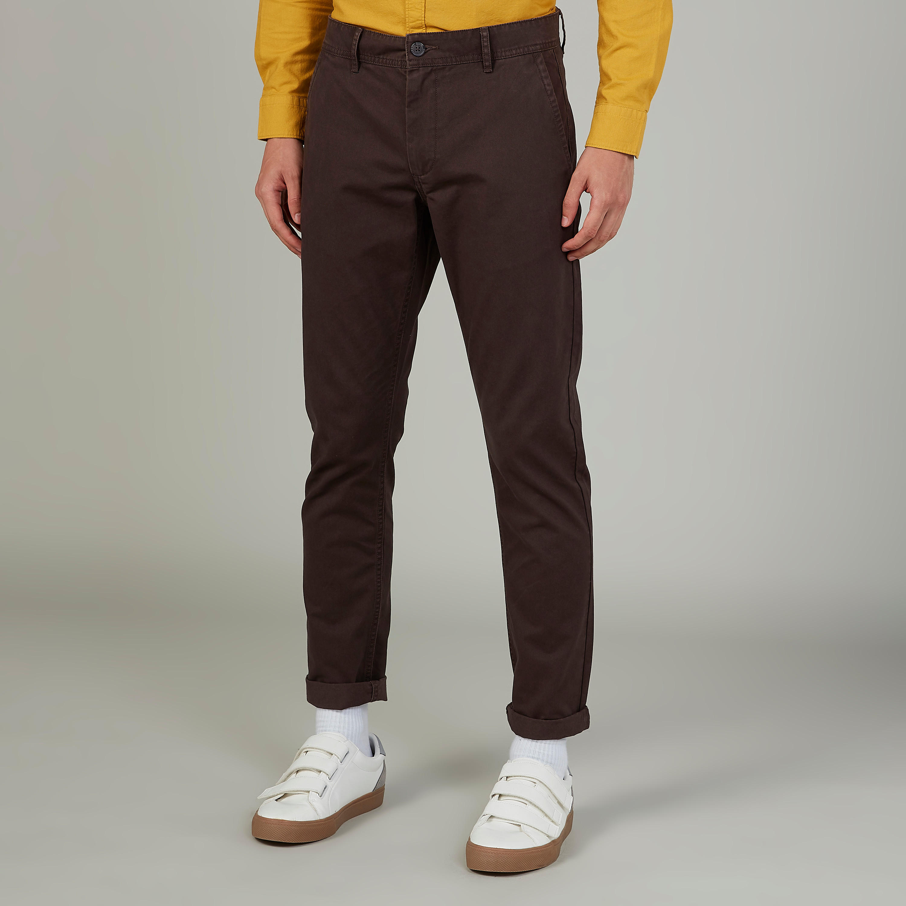 طقم مستدام من بنطلون كابري وتيشيرت بياقة مستديرة وطبعات-men-clothing-bottoms-trousersandchinos-trousers-image-1