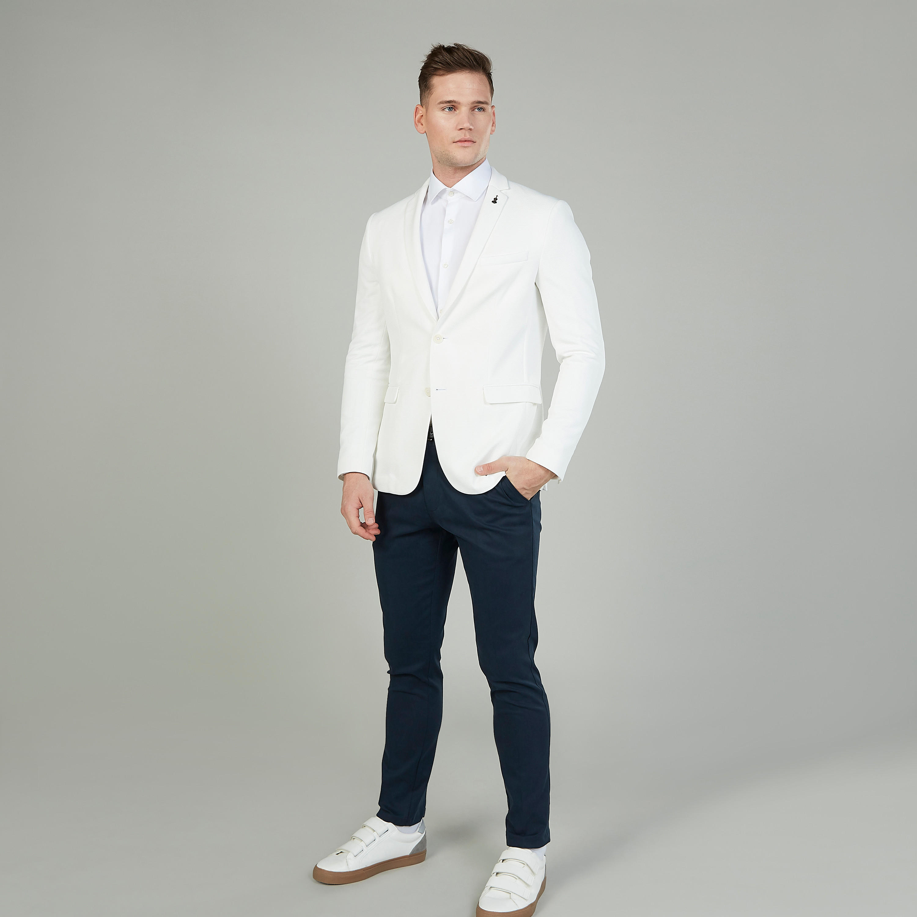 بنطلون سادة بجيوب وعراوي-men-clothing-bottoms-trousersandchinos-trousers-image-2