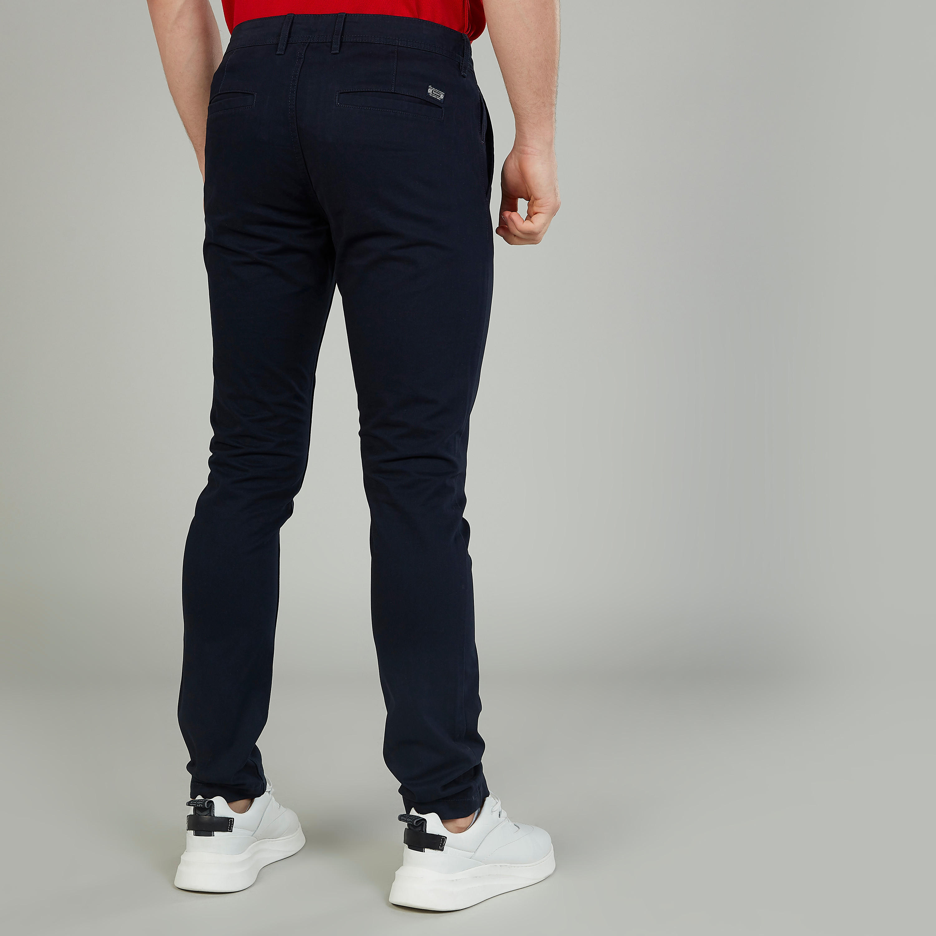 بنطلون طويل سادة بقصّة سليم وخصر متوسط الارتفاع وجيوب-men-clothing-bottoms-trousersandchinos-trousers-image-4