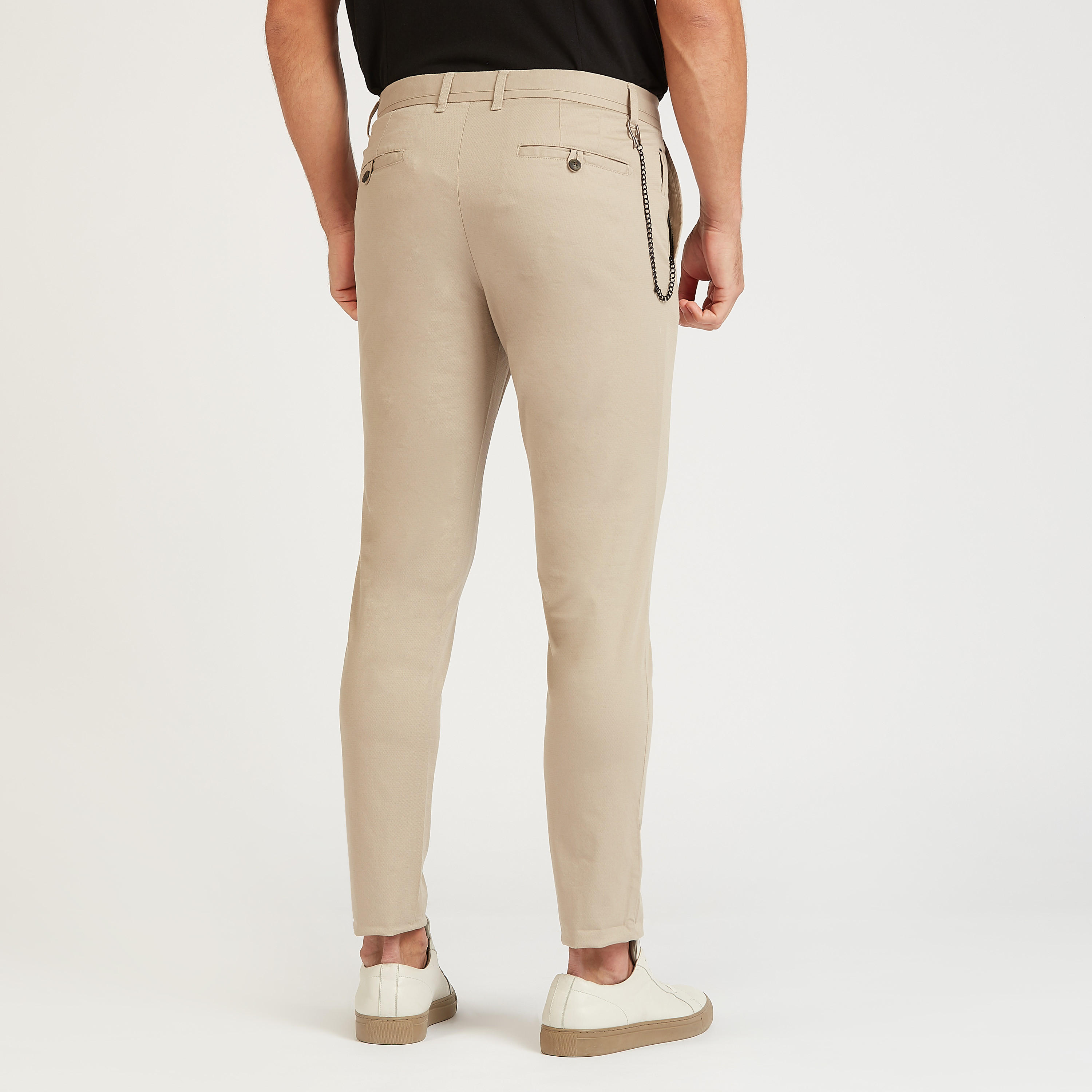 بنطلون شينو بارز الملمس طويل بقصّة سليم وخصر متوسط الارتفاع وجيوب-men-clothing-bottoms-trousersandchinos-trousers-image-4