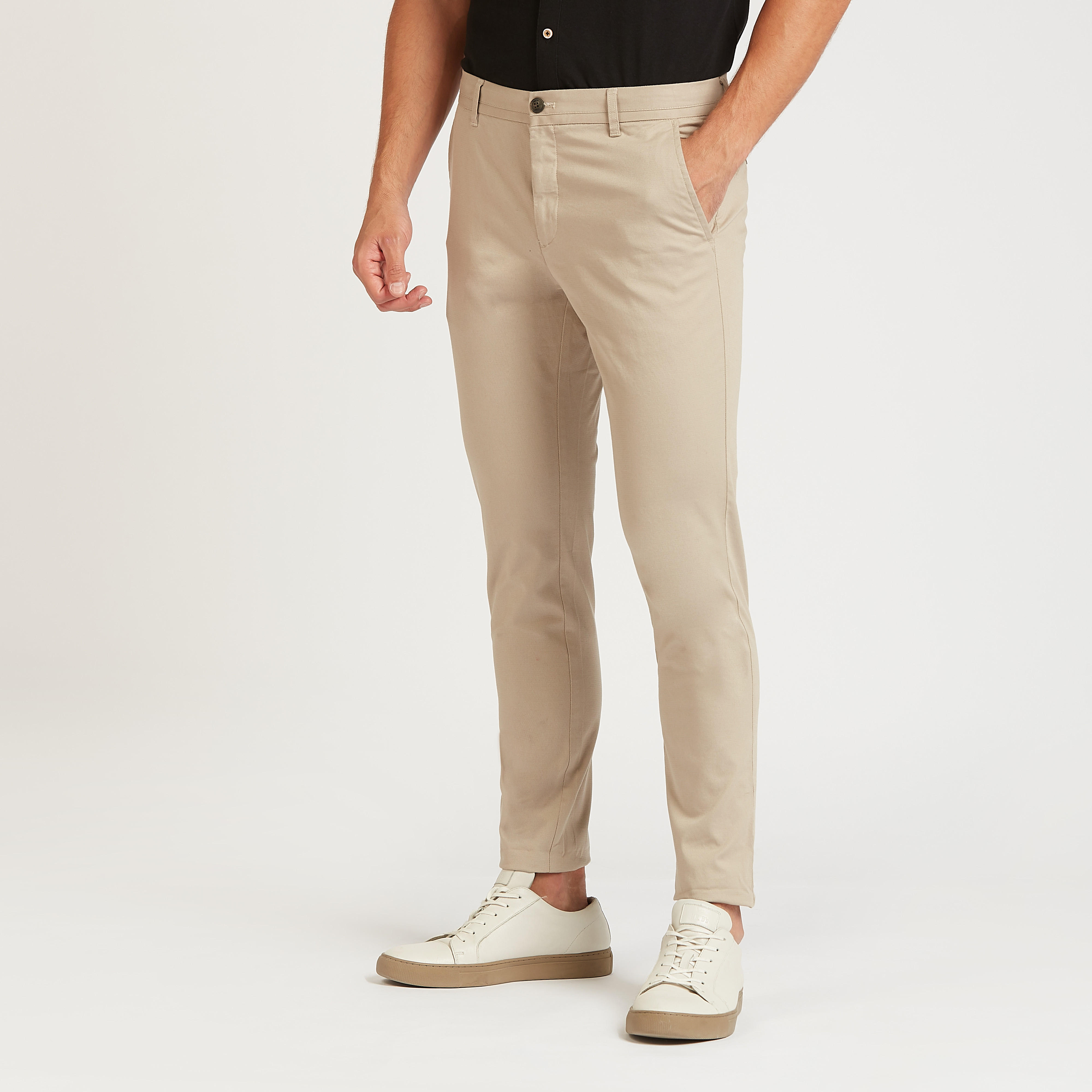 بنطلون شينو بارز الملمس طويل بقصّة سليم وخصر متوسط الارتفاع وجيوب-men-clothing-bottoms-trousersandchinos-trousers-image-5