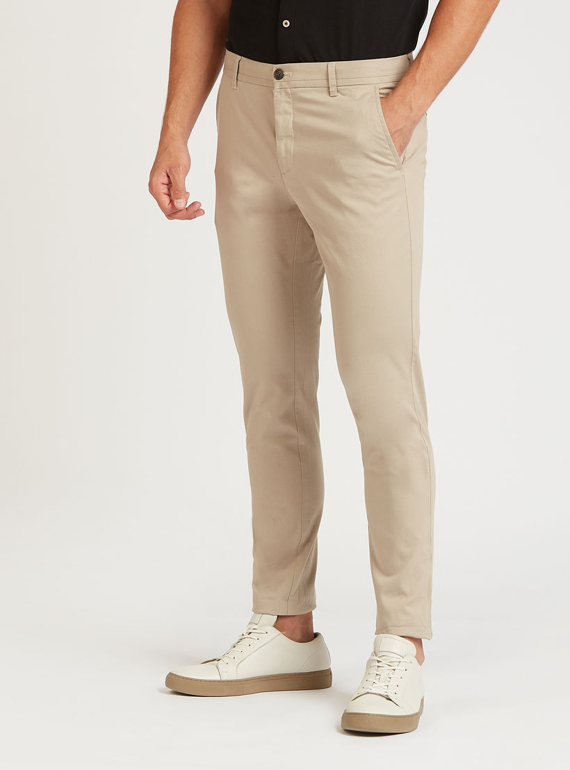 بنطلون شينو بارز الملمس طويل بقصّة سليم وخصر متوسط الارتفاع وجيوب-men-clothing-bottoms-trousersandchinos-trousers-image-5