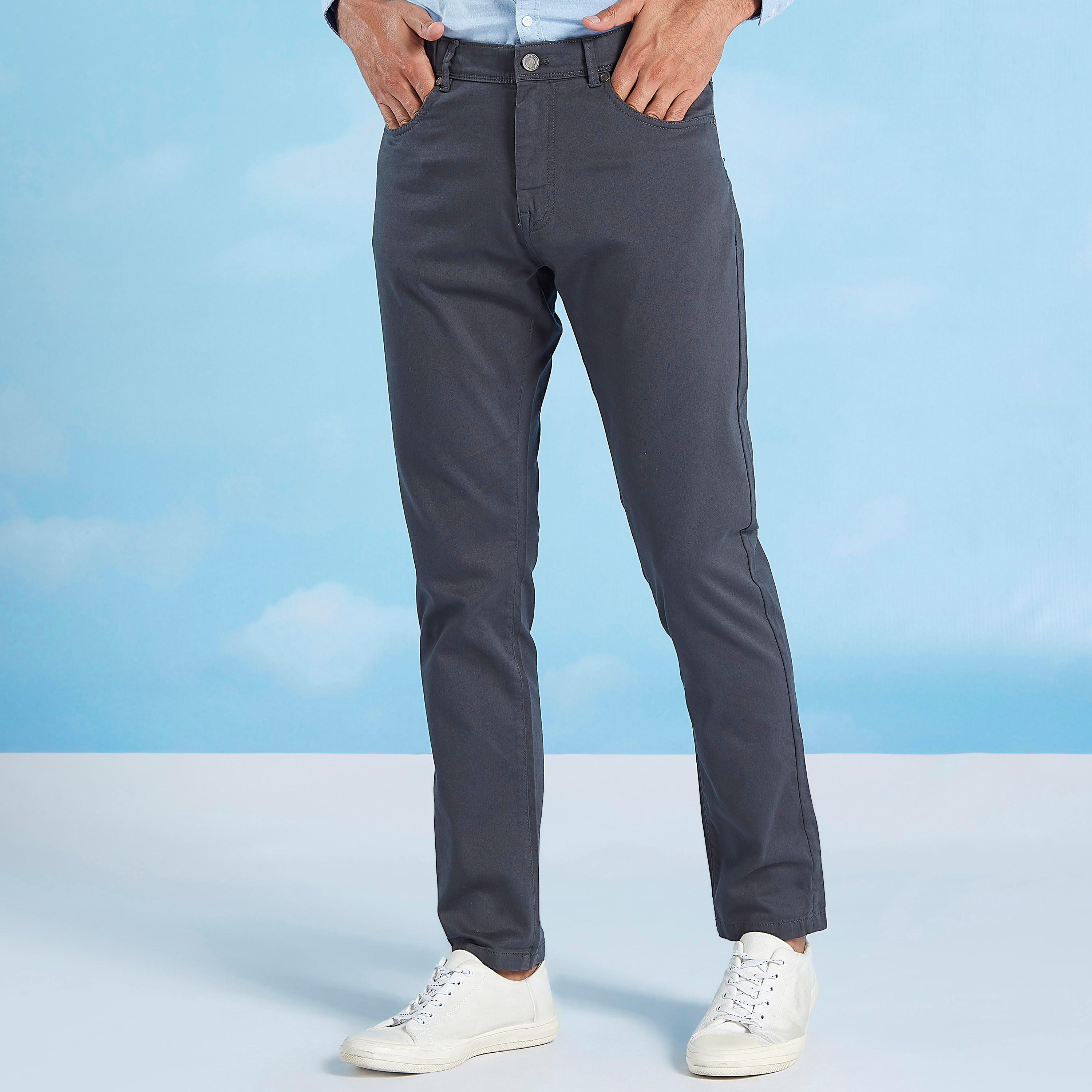 بنطلون شينو طويل سادة بقصّة سليم وخصر متوسط الارتفاع وجيوب-men-clothing-bottoms-trousersandchinos-trousers-image-13
