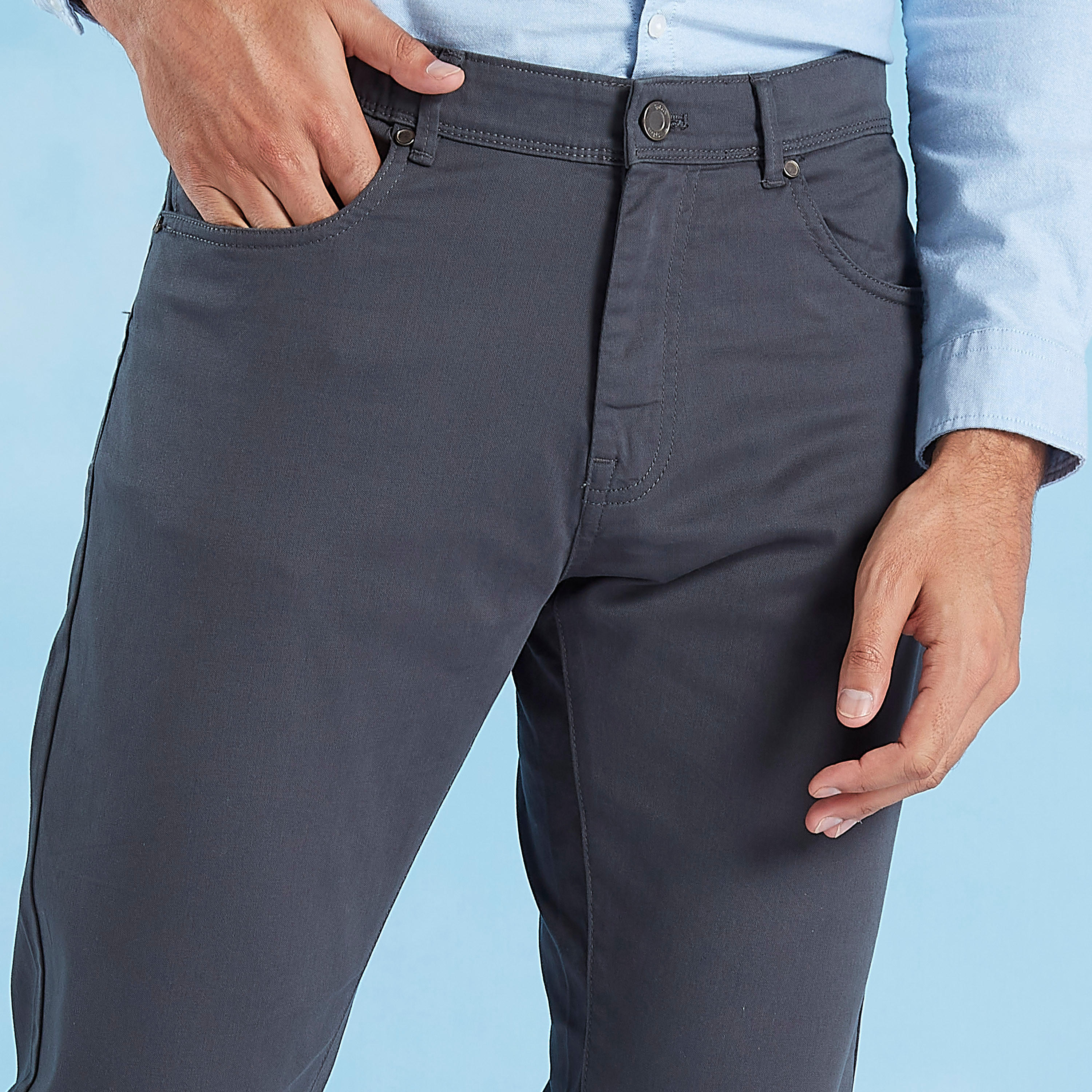 بنطلون شينو طويل سادة بقصّة سليم وخصر متوسط الارتفاع وجيوب-men-clothing-bottoms-trousersandchinos-trousers-image-15