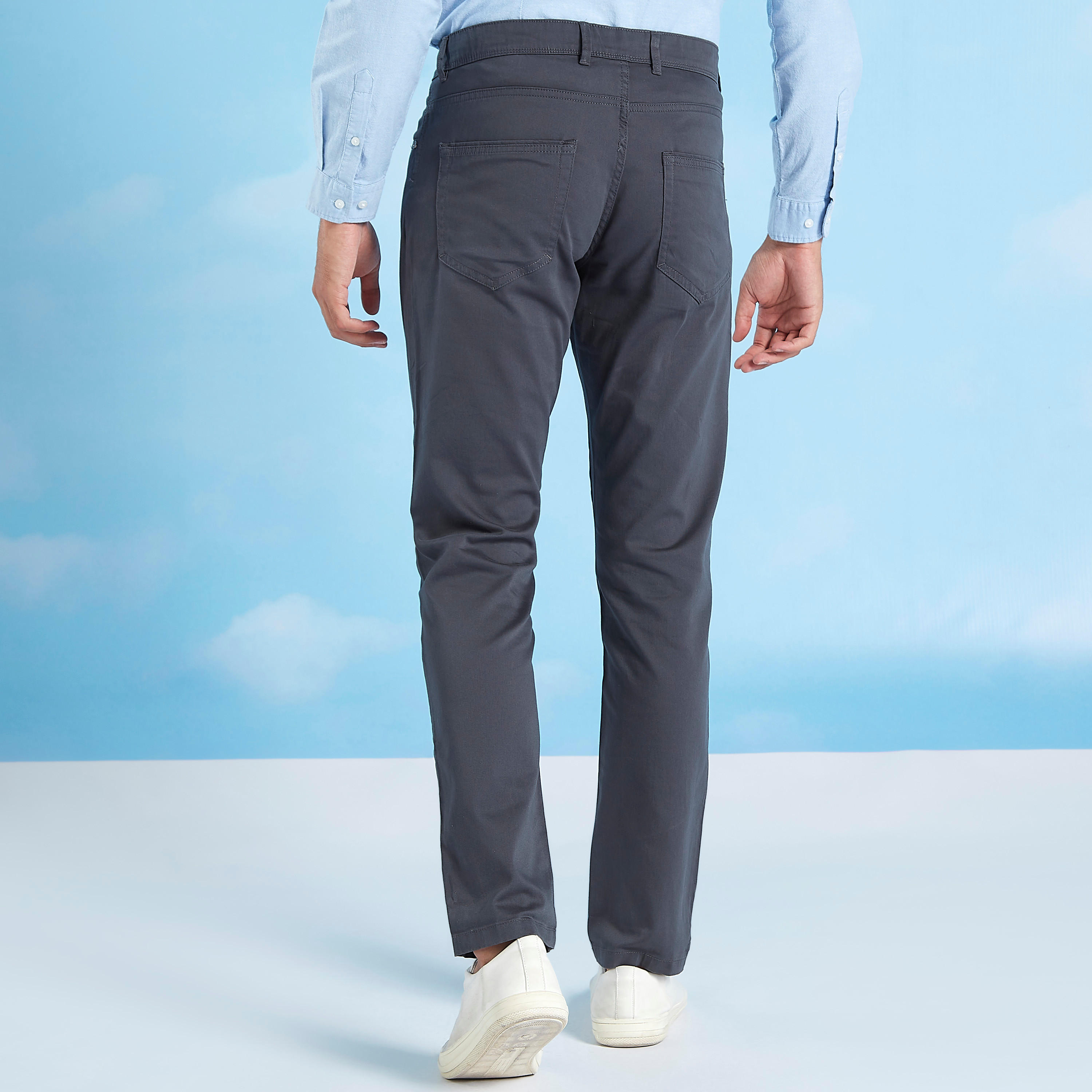 بنطلون شينو طويل سادة بقصّة سليم وخصر متوسط الارتفاع وجيوب-men-clothing-bottoms-trousersandchinos-trousers-image-16