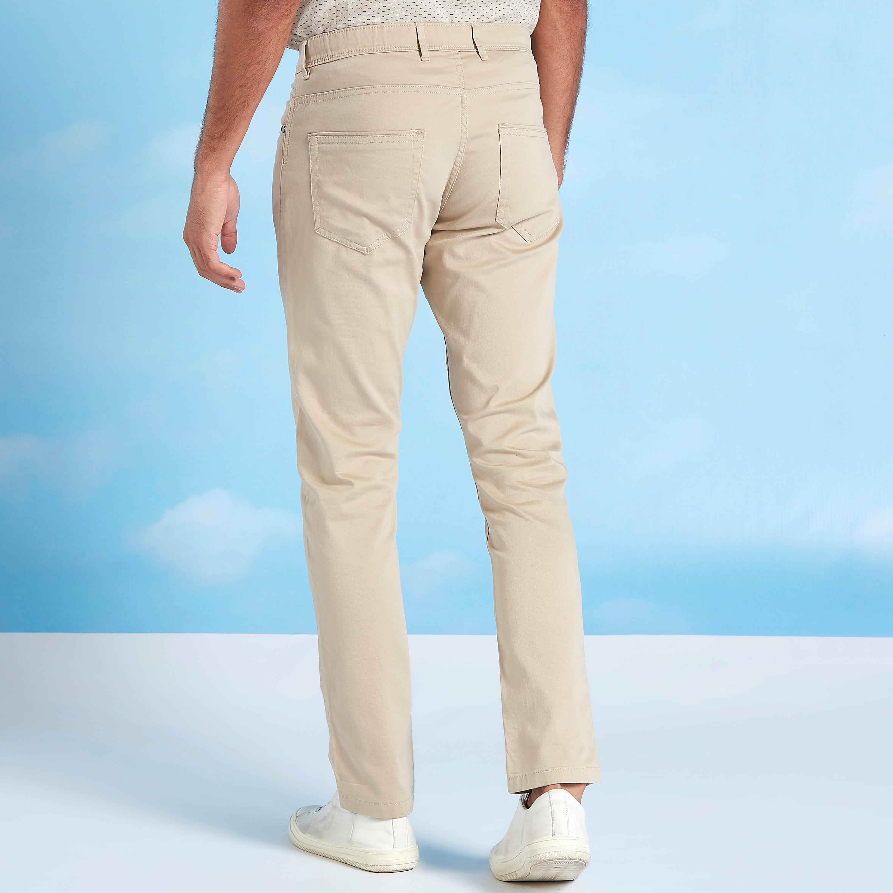 بنطلون شينو طويل سادة بقصّة سليم وخصر متوسط الارتفاع وجيوب-men-clothing-bottoms-trousersandchinos-trousers-image-8