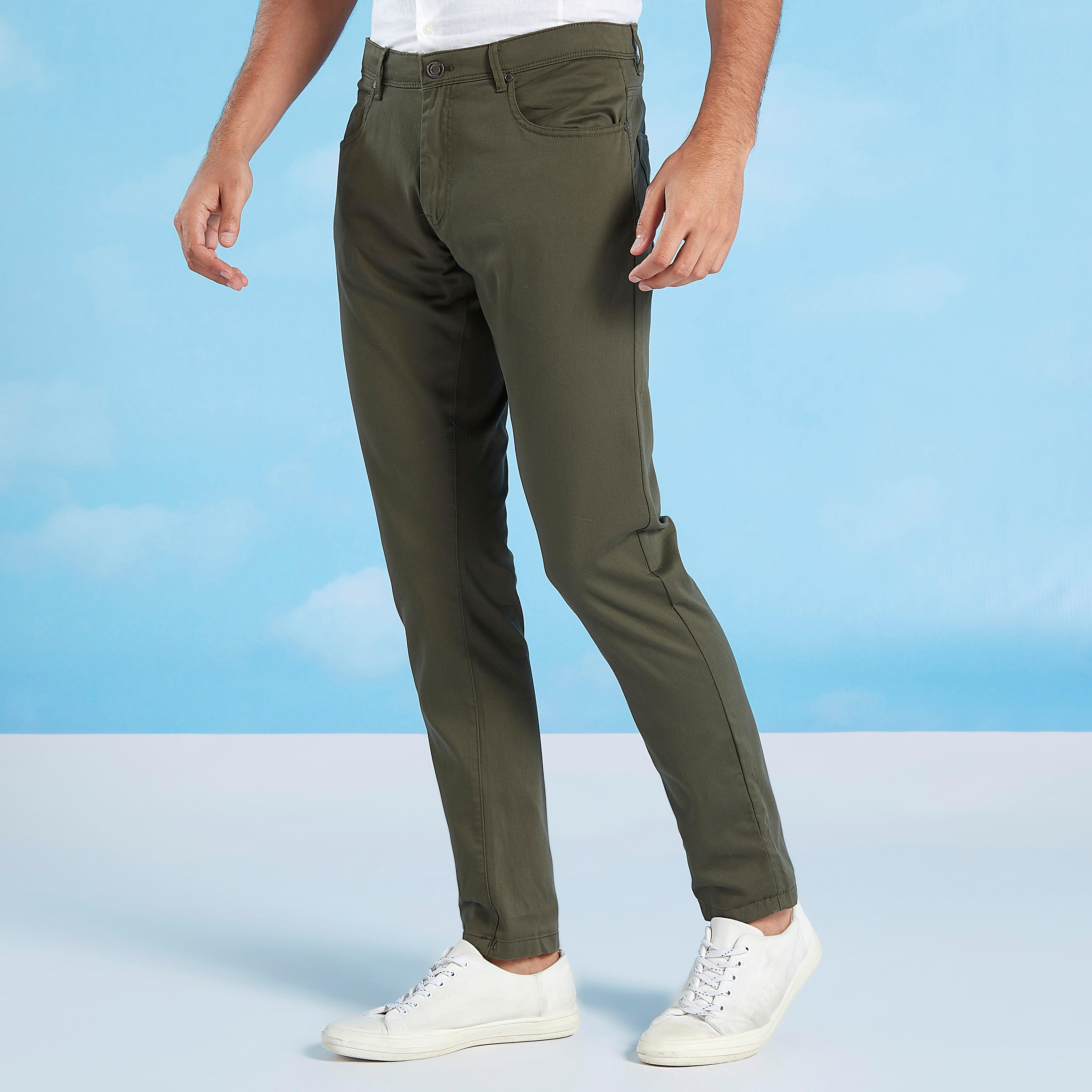 بنطلون شينو طويل سادة بقصّة سليم وخصر متوسط الارتفاع وجيوب-men-clothing-bottoms-trousersandchinos-trousers-image-9