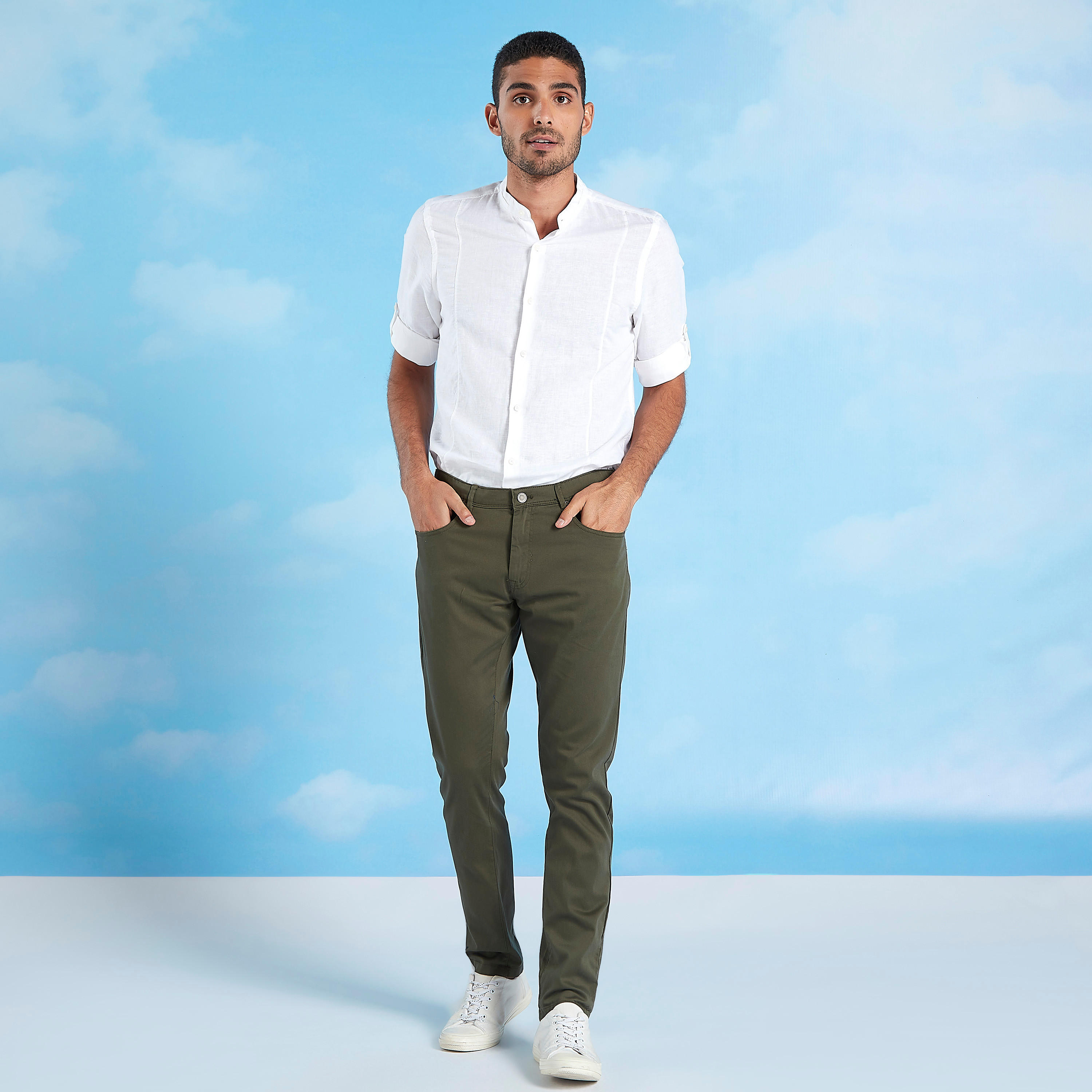 بنطلون شينو طويل سادة بقصّة سليم وخصر متوسط الارتفاع وجيوب-men-clothing-bottoms-trousersandchinos-trousers-image-10
