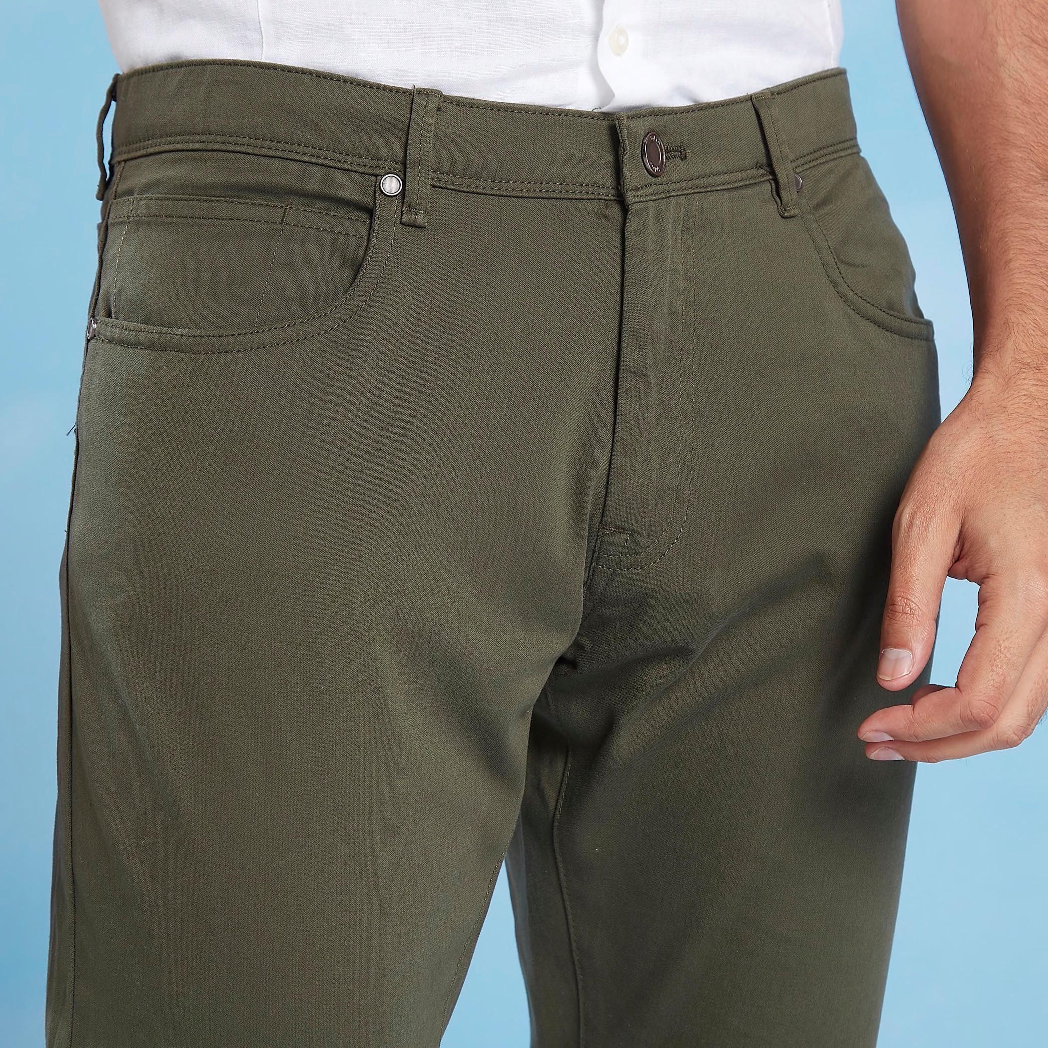 بنطلون شينو طويل سادة بقصّة سليم وخصر متوسط الارتفاع وجيوب-men-clothing-bottoms-trousersandchinos-trousers-image-11