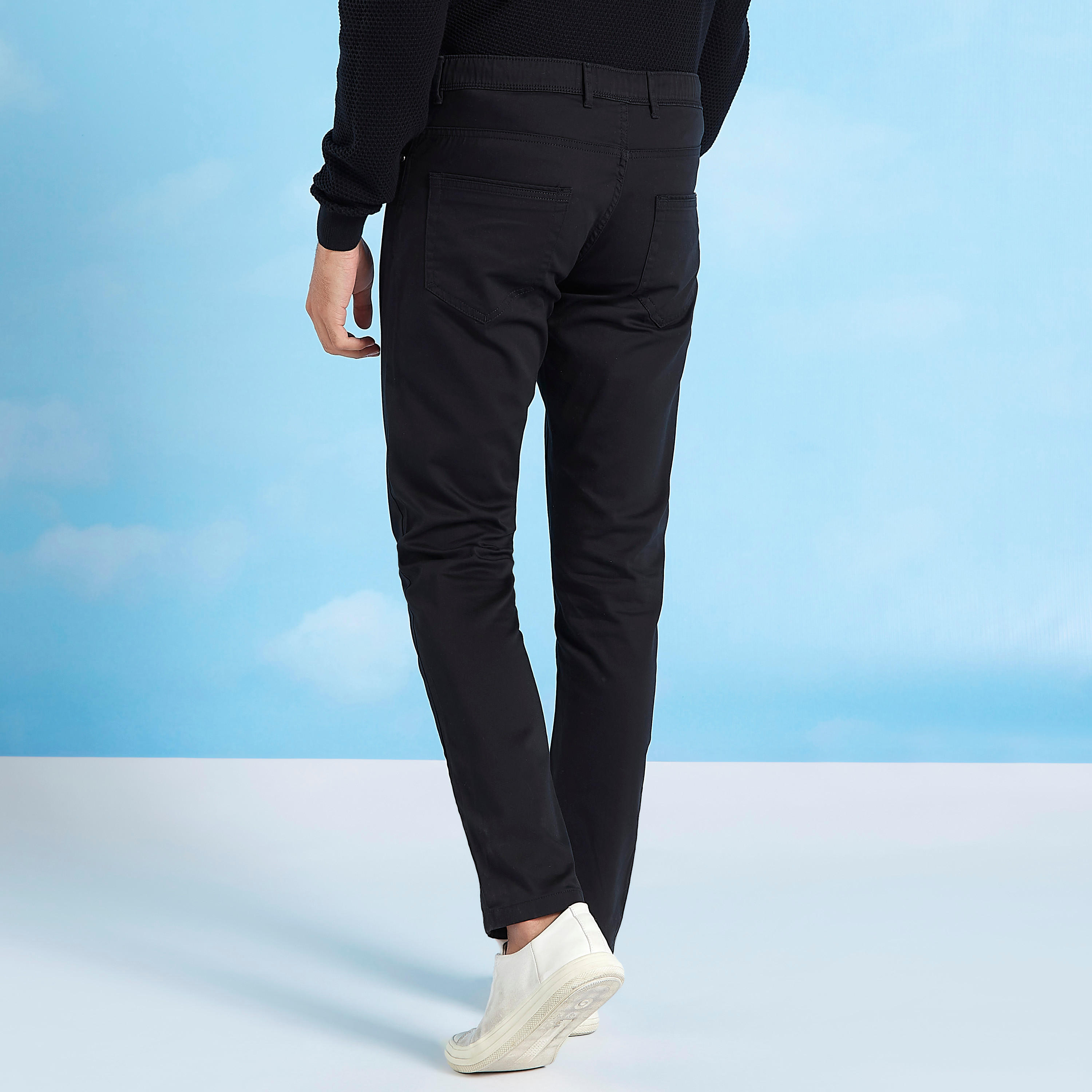 بنطلون شينو طويل سادة بقصّة سليم وخصر متوسط الارتفاع وجيوب-men-clothing-bottoms-trousersandchinos-trousers-image-4