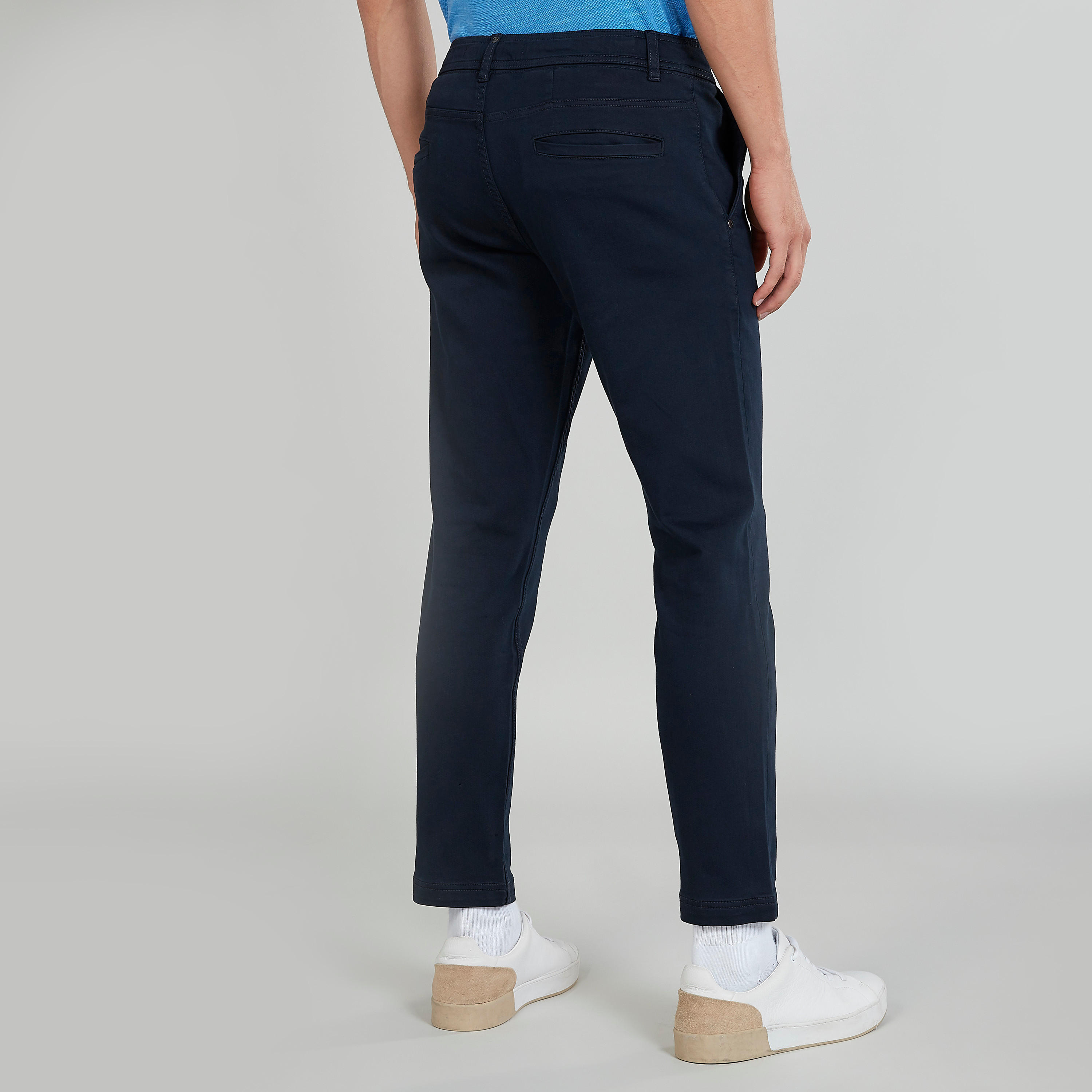 بنطلون شينو سليم سادة بخصر متوسط الارتفاع وجيوب وعراوي-men-clothing-bottoms-trousersandchinos-trousers-image-2