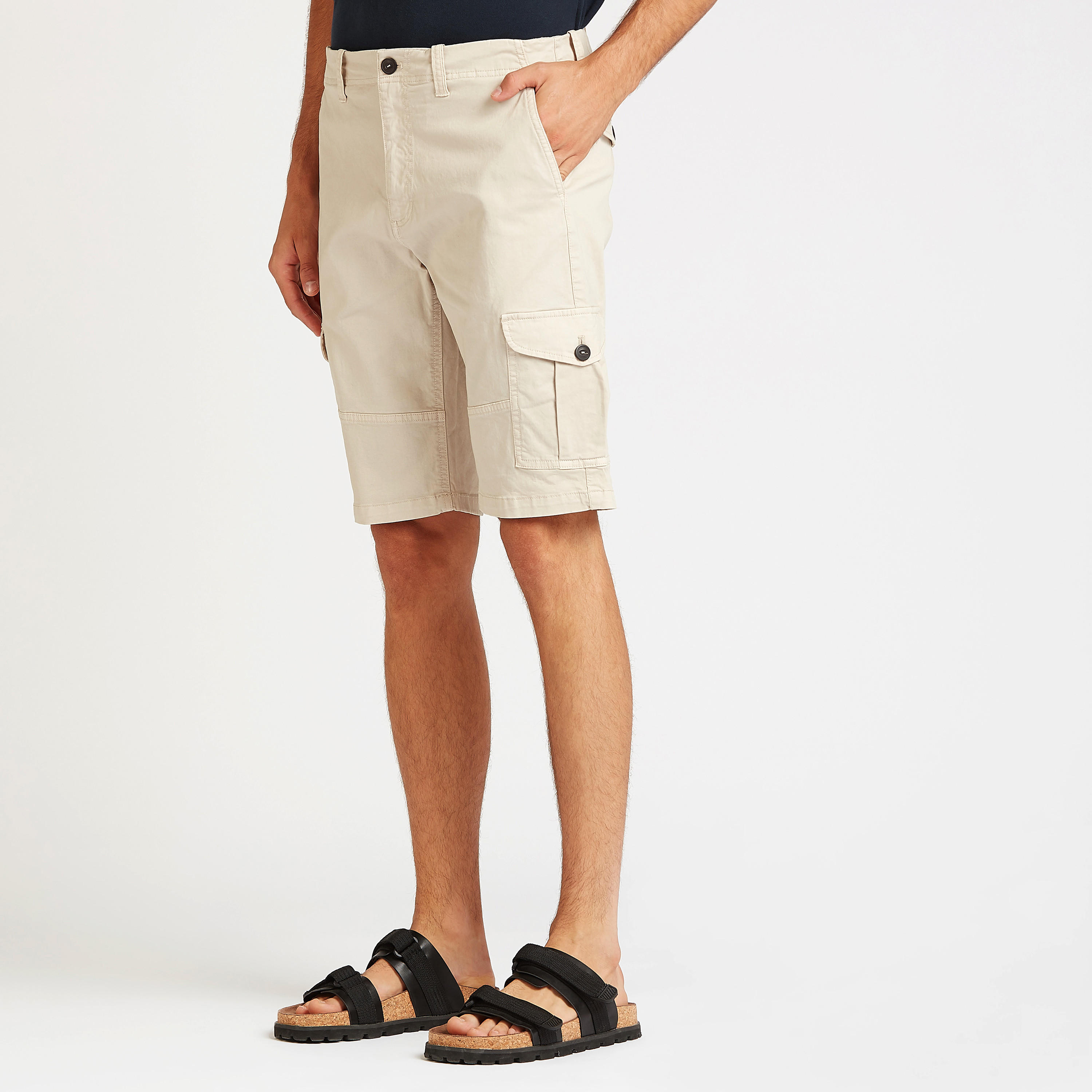 شورت كارجو سادة بقصّة سليم وخصر متوسط الارتفاع وجيوب وعراوي-men-clothing-bottoms-shorts-image-1
