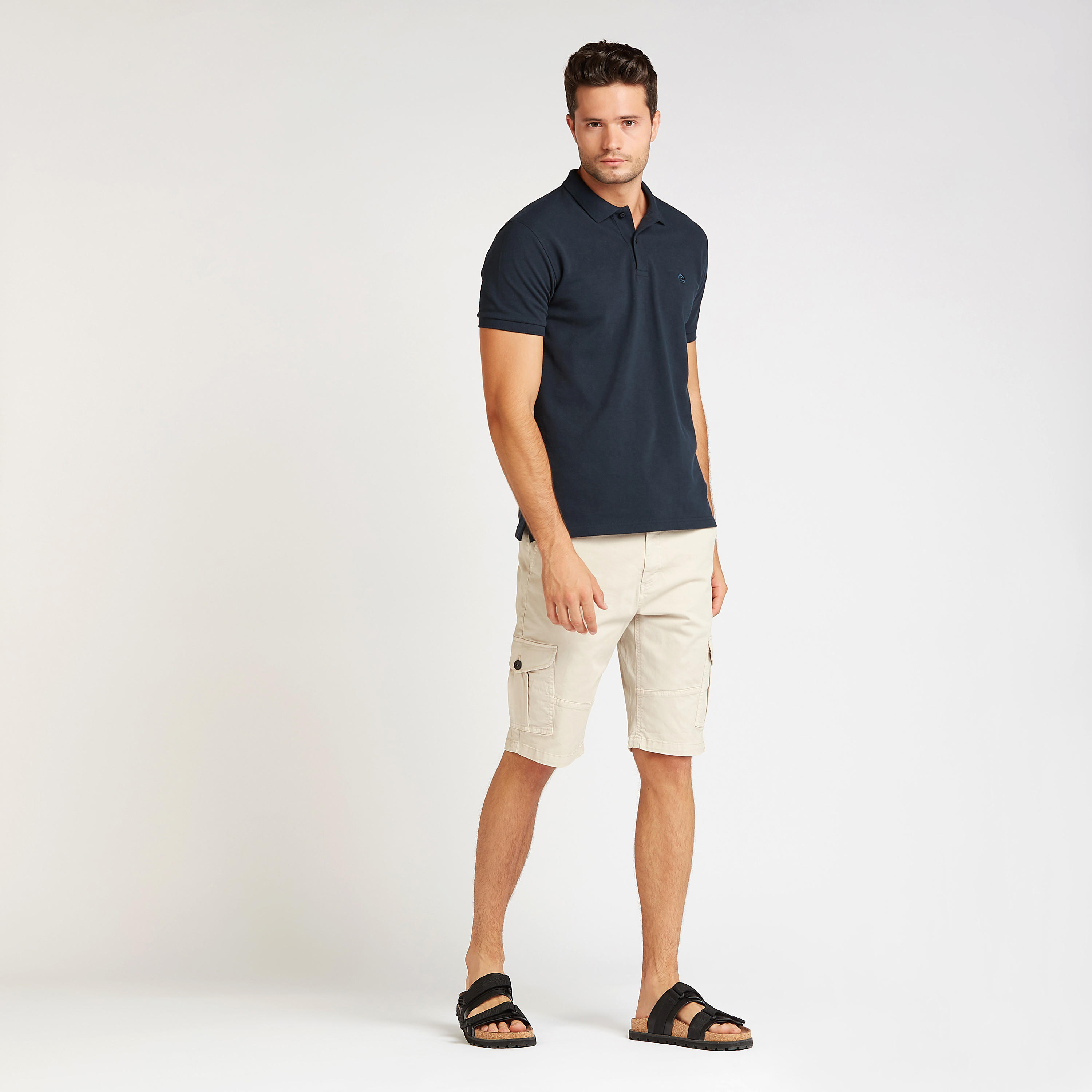 شورت كارجو سادة بقصّة سليم وخصر متوسط الارتفاع وجيوب وعراوي-men-clothing-bottoms-shorts-image-2