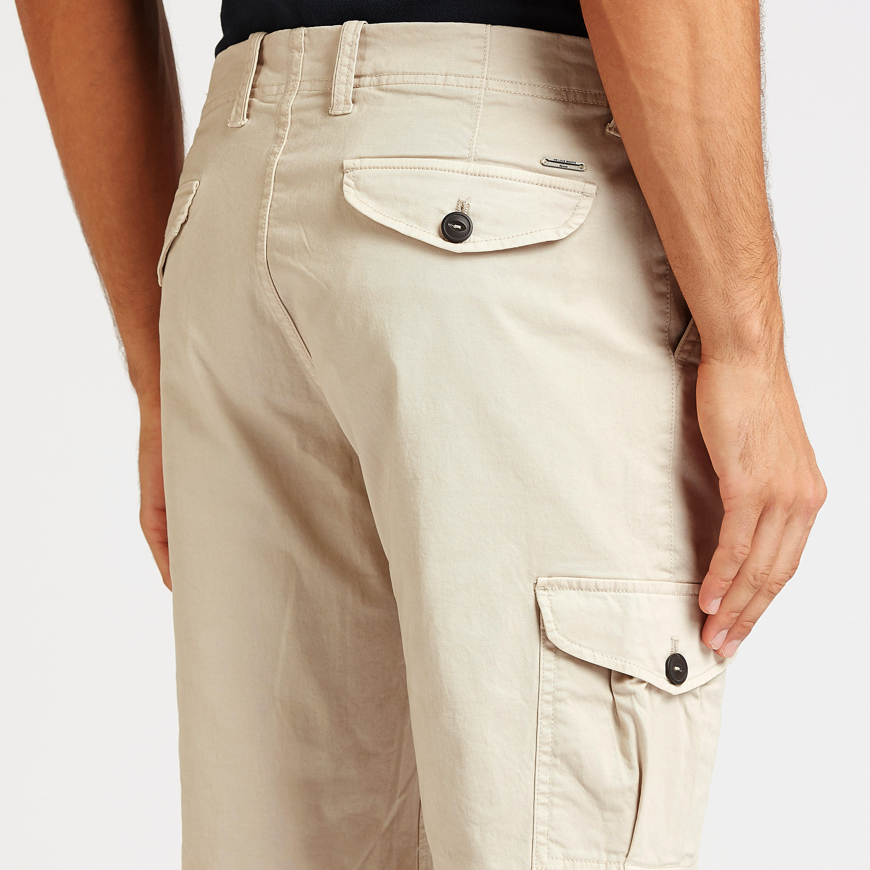 شورت كارجو سادة بقصّة سليم وخصر متوسط الارتفاع وجيوب وعراوي-men-clothing-bottoms-shorts-image-5