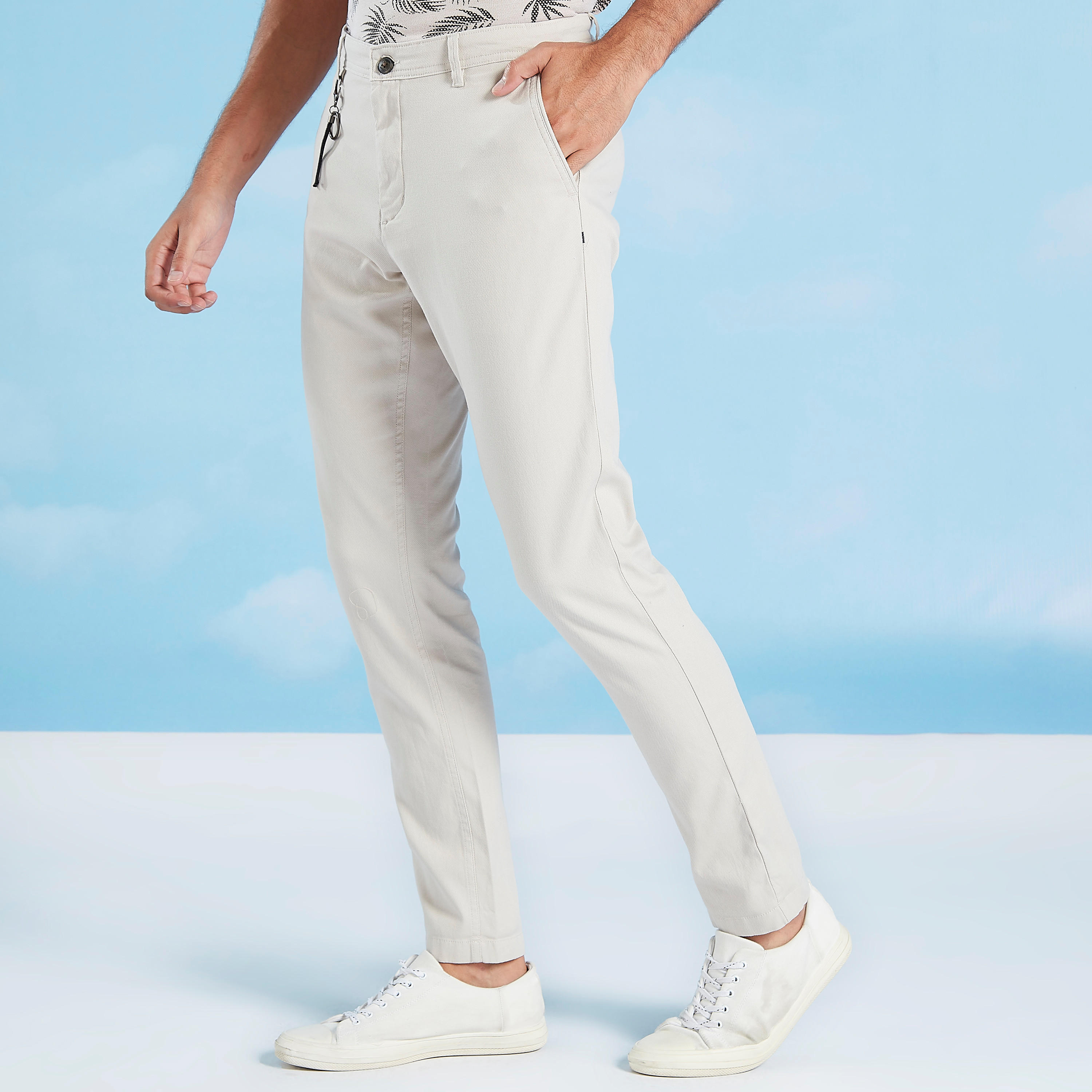 بنطلون شينو سادة بتفاصيل جيوب وعراوي حزام-men-clothing-bottoms-trousersandchinos-trousers-image-1