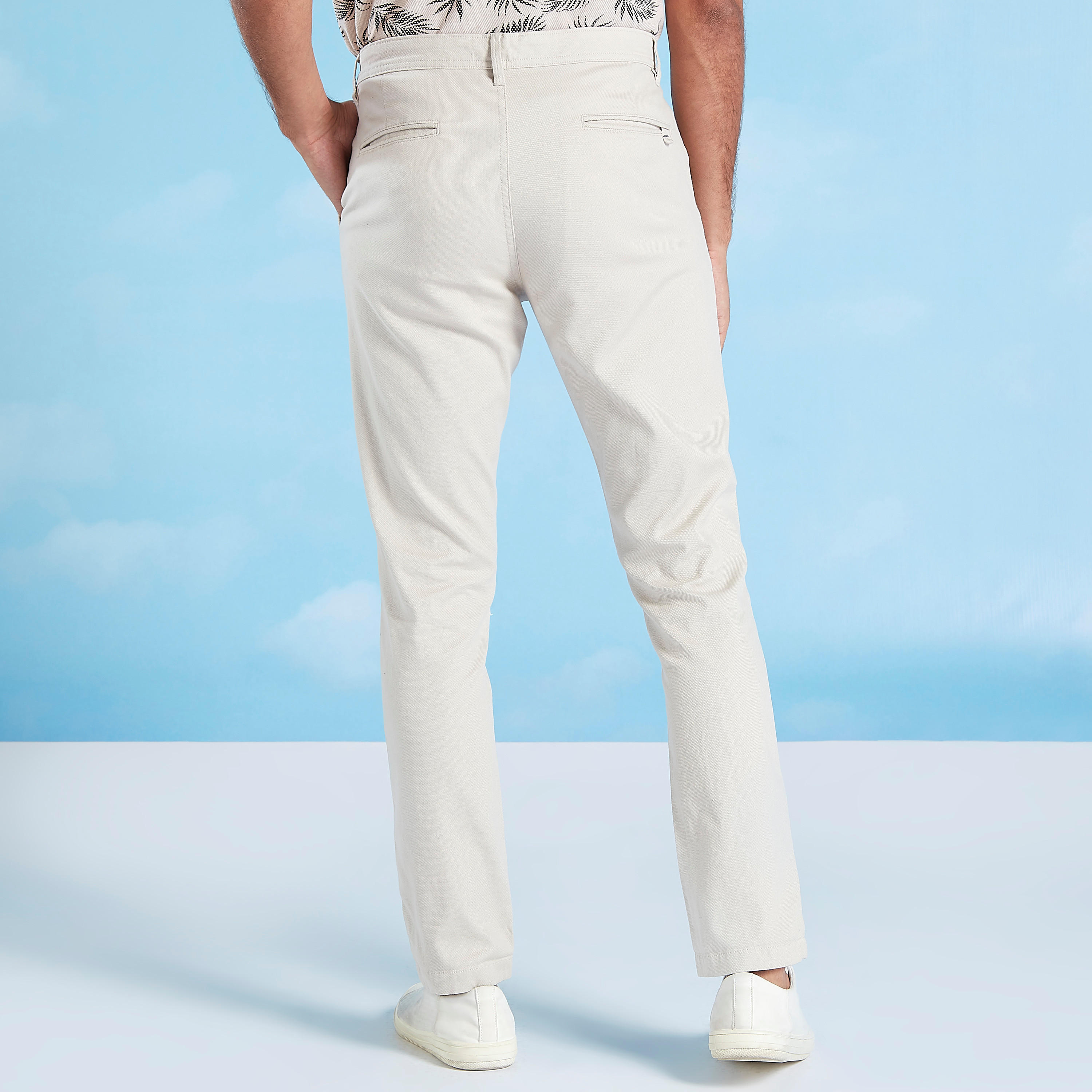 بنطلون شينو سادة بتفاصيل جيوب وعراوي حزام-men-clothing-bottoms-trousersandchinos-trousers-image-4