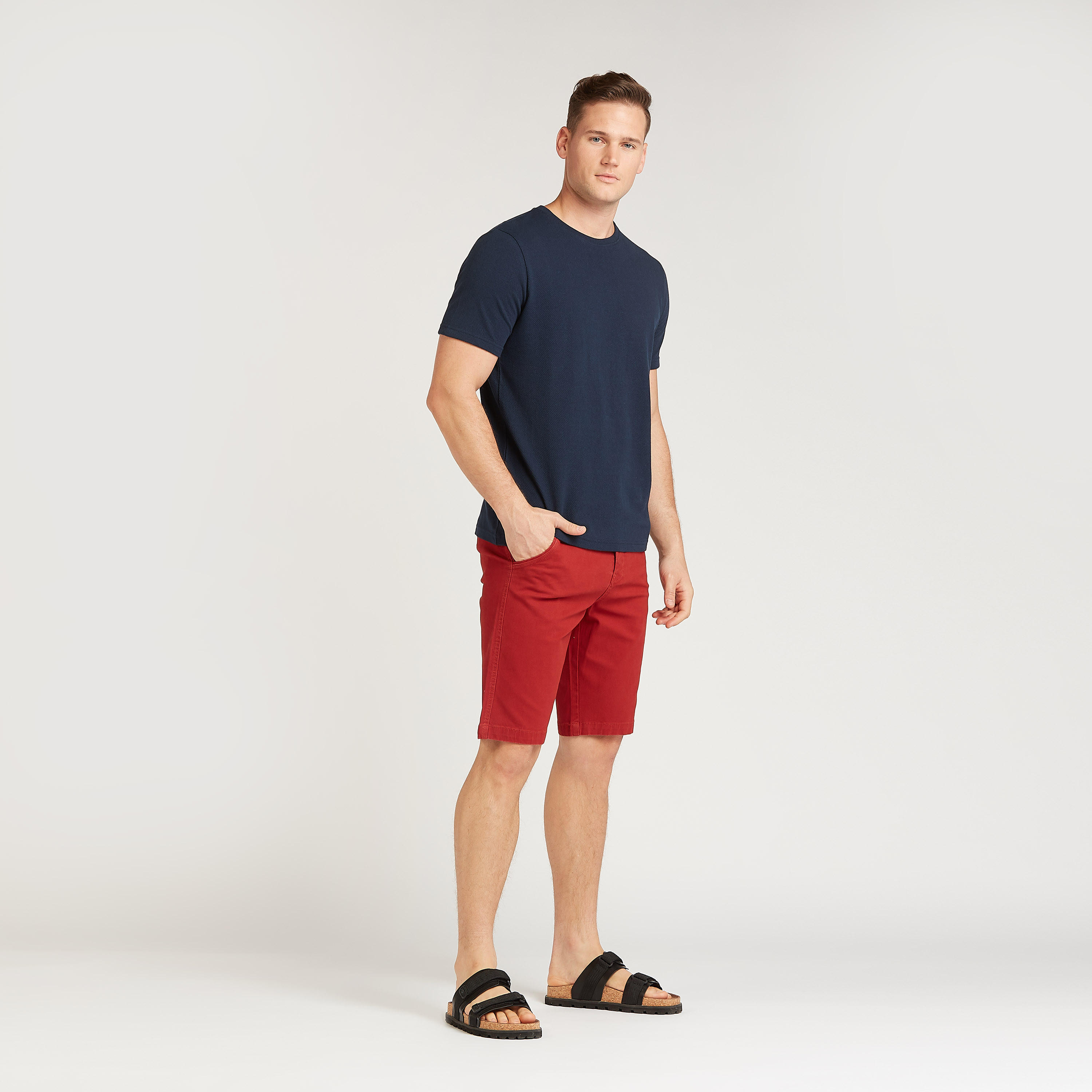 شورت بقصة سليم سادة وخصر متوسط الإرتفاع بجيوب وعراوي حزام-men-clothing-bottoms-shorts-image-2