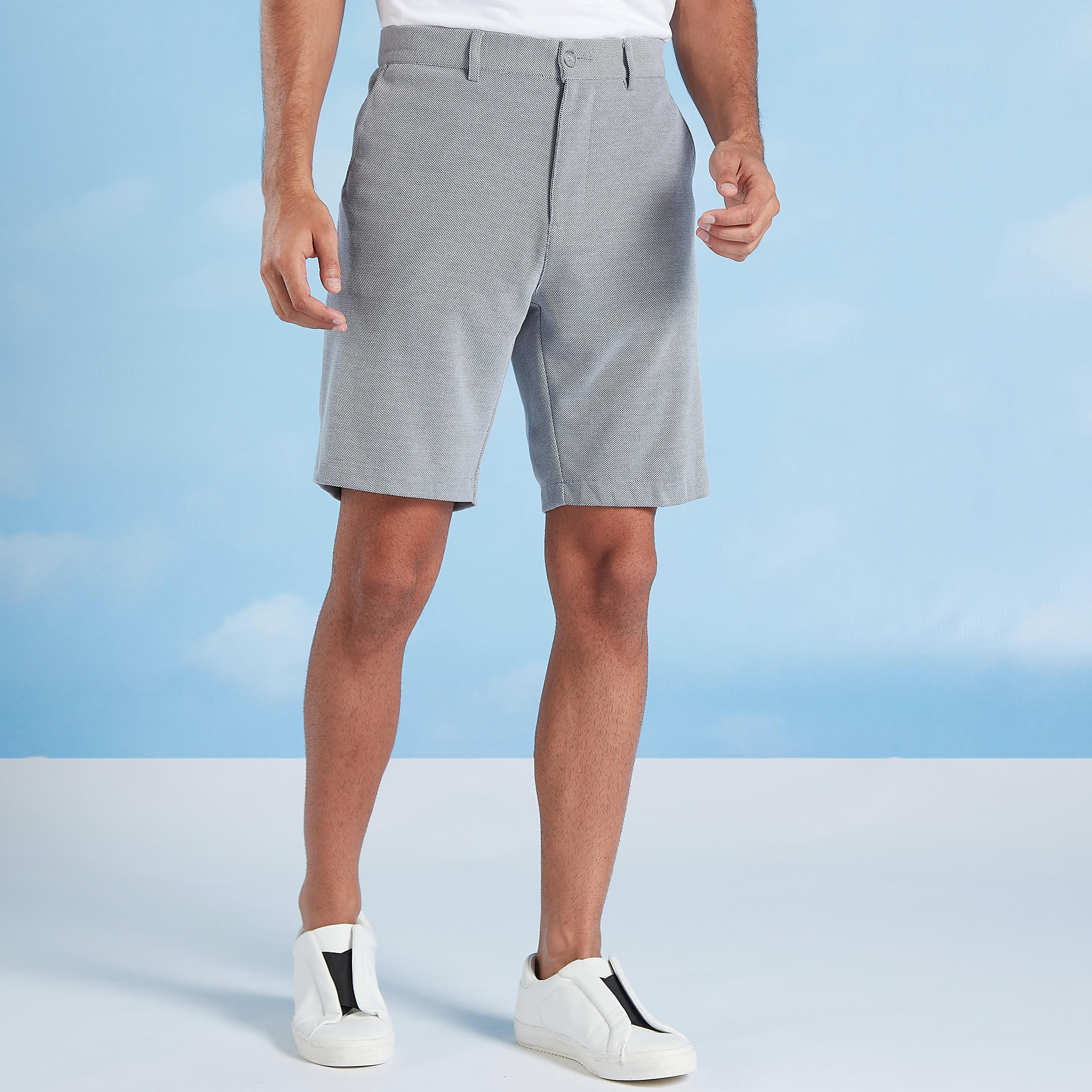 شورت بارز الملمس بتفاصيل جيوب وعراوي حزام-men-clothing-bottoms-shorts-image-1