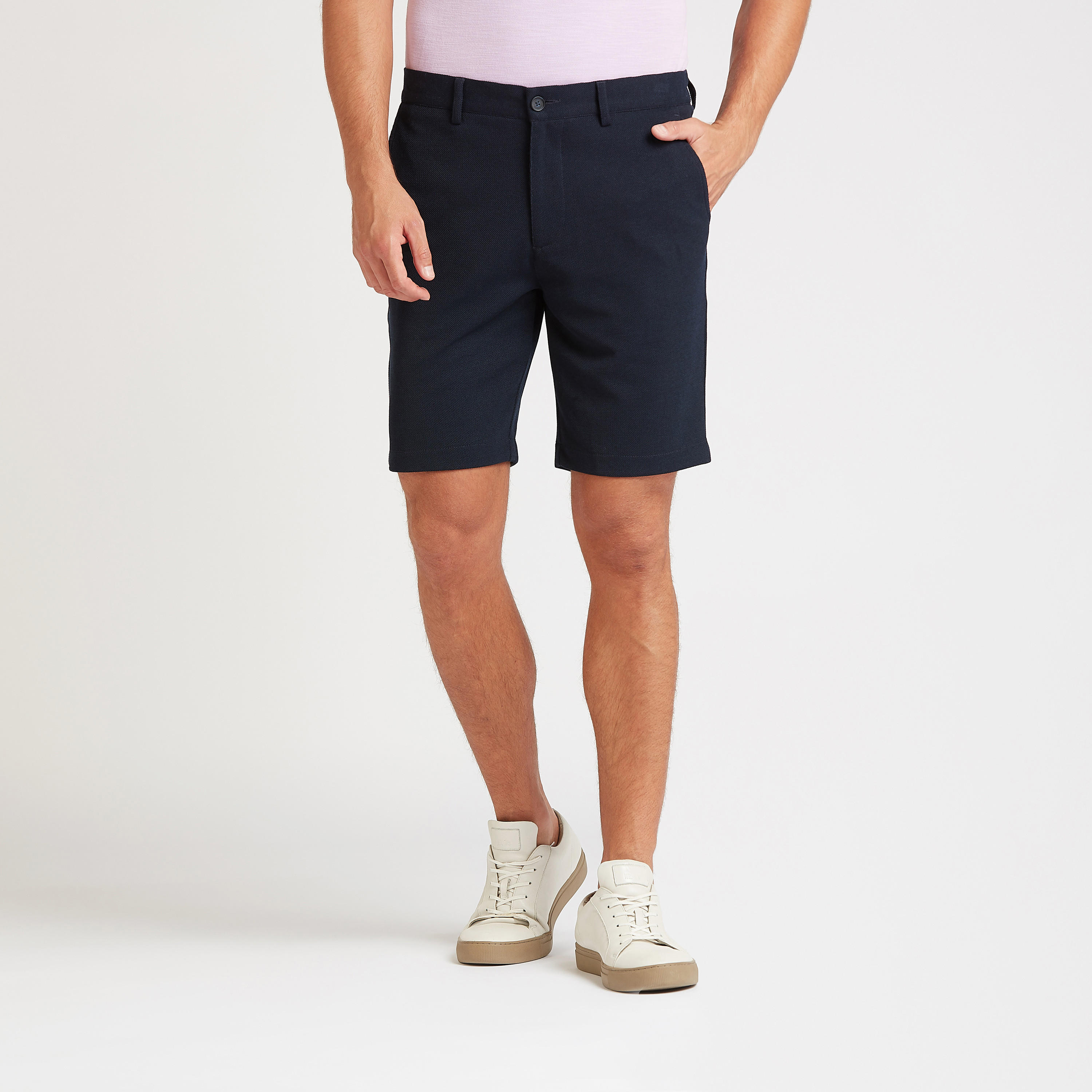شورت سليم بارز الملمس بخصر متوسط الإرتفاع وجيوب وعراوي حزام-men-clothing-bottoms-shorts-image-1