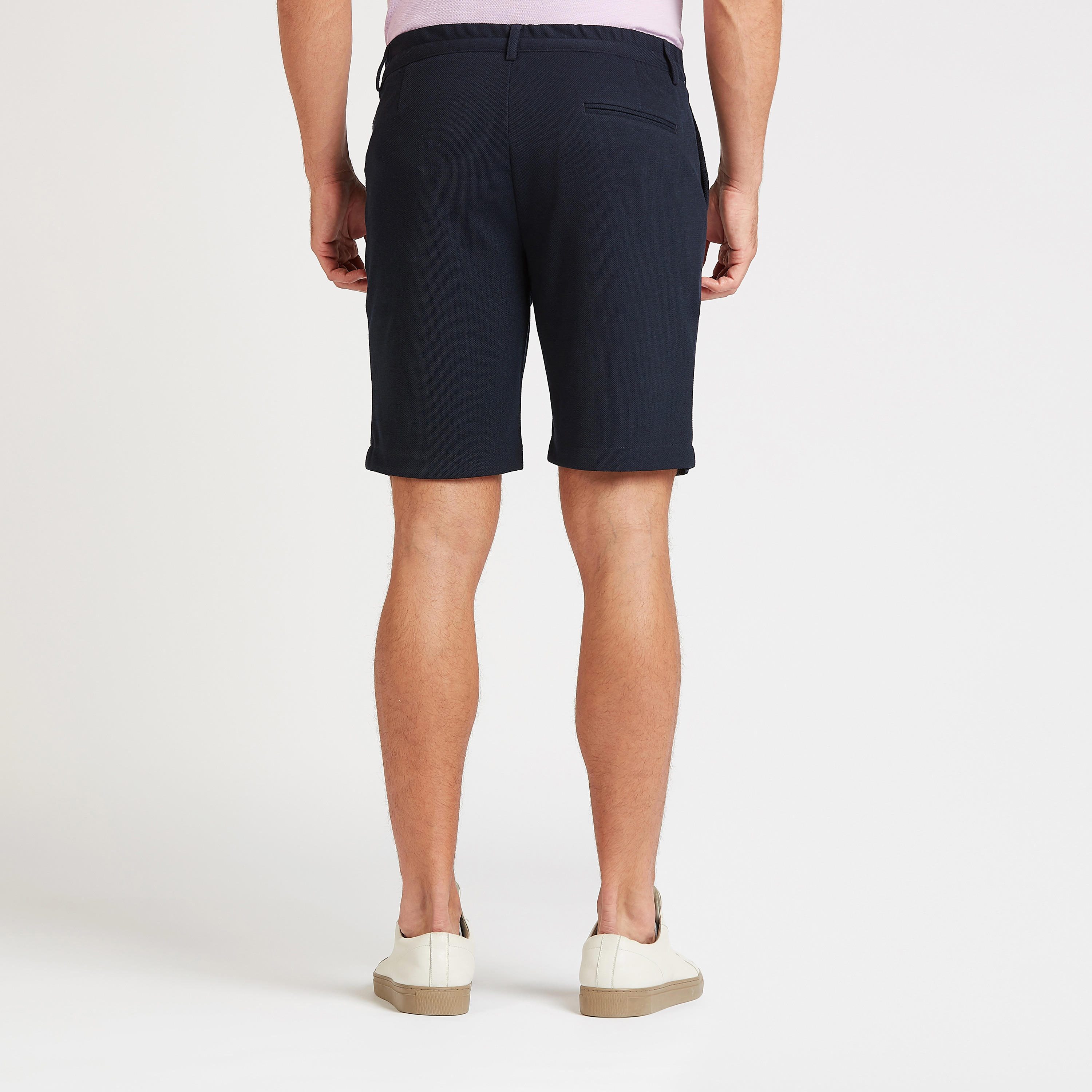 شورت سليم بارز الملمس بخصر متوسط الإرتفاع وجيوب وعراوي حزام-men-clothing-bottoms-shorts-image-4