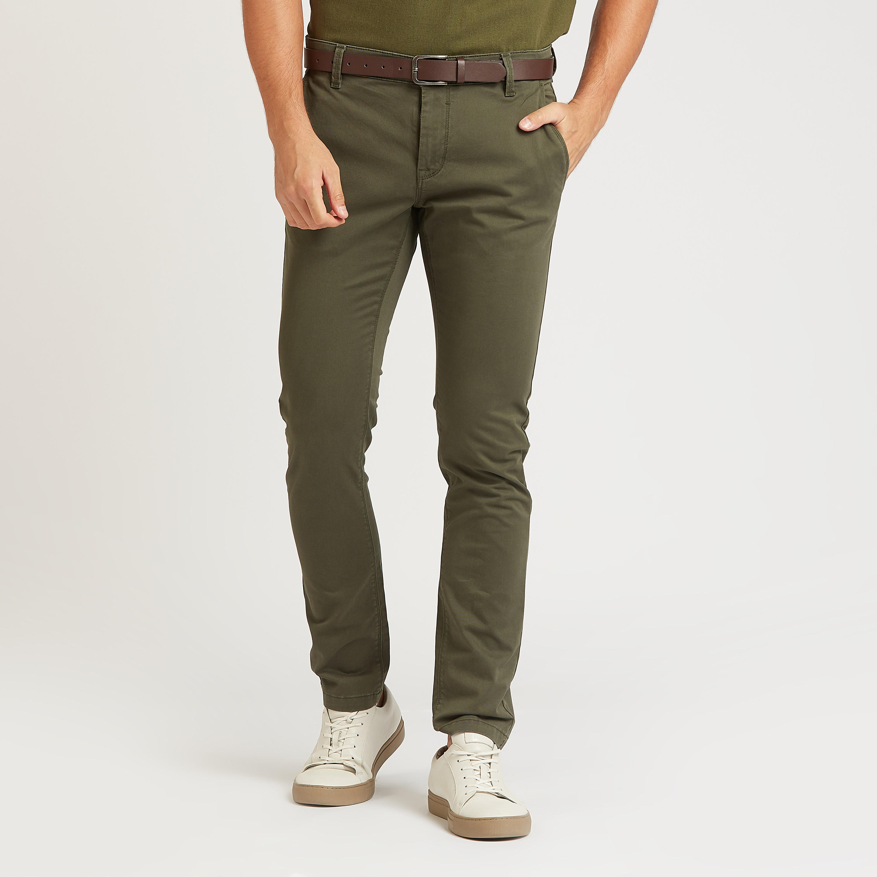 بنطلون شينو طويل سادة بقصّة سليم وخصر متوسط الارتفاع وجيوب-men-clothing-bottoms-trousersandchinos-trousers-image-13