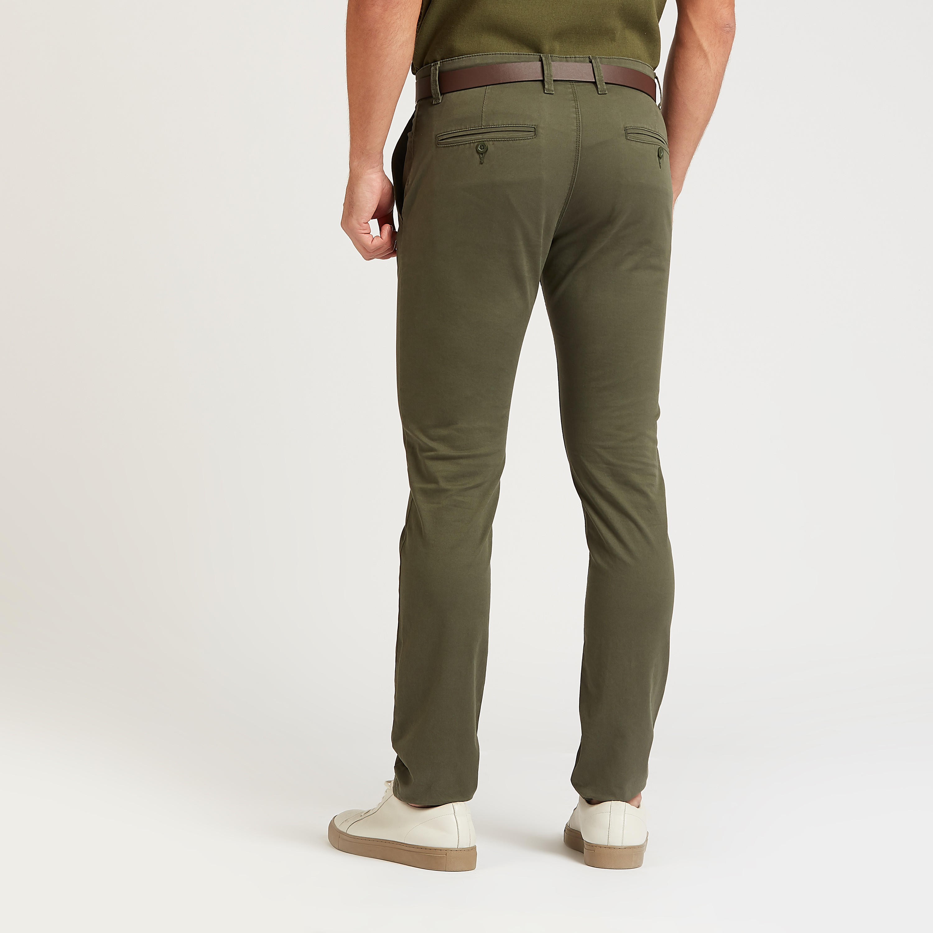 بنطلون شينو طويل سادة بقصّة سليم وخصر متوسط الارتفاع وجيوب-men-clothing-bottoms-trousersandchinos-trousers-image-15