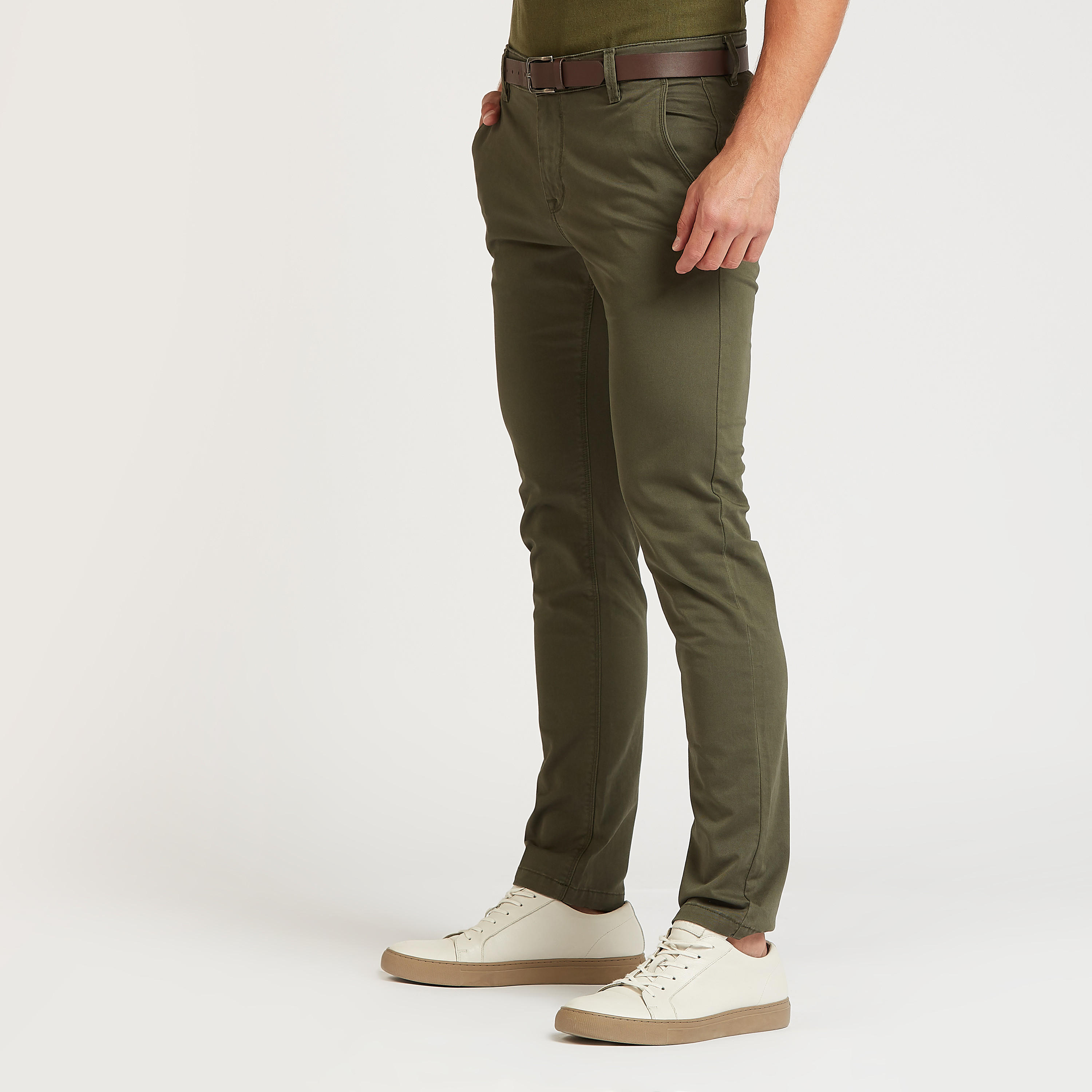 بنطلون شينو طويل سادة بقصّة سليم وخصر متوسط الارتفاع وجيوب-men-clothing-bottoms-trousersandchinos-trousers-image-16