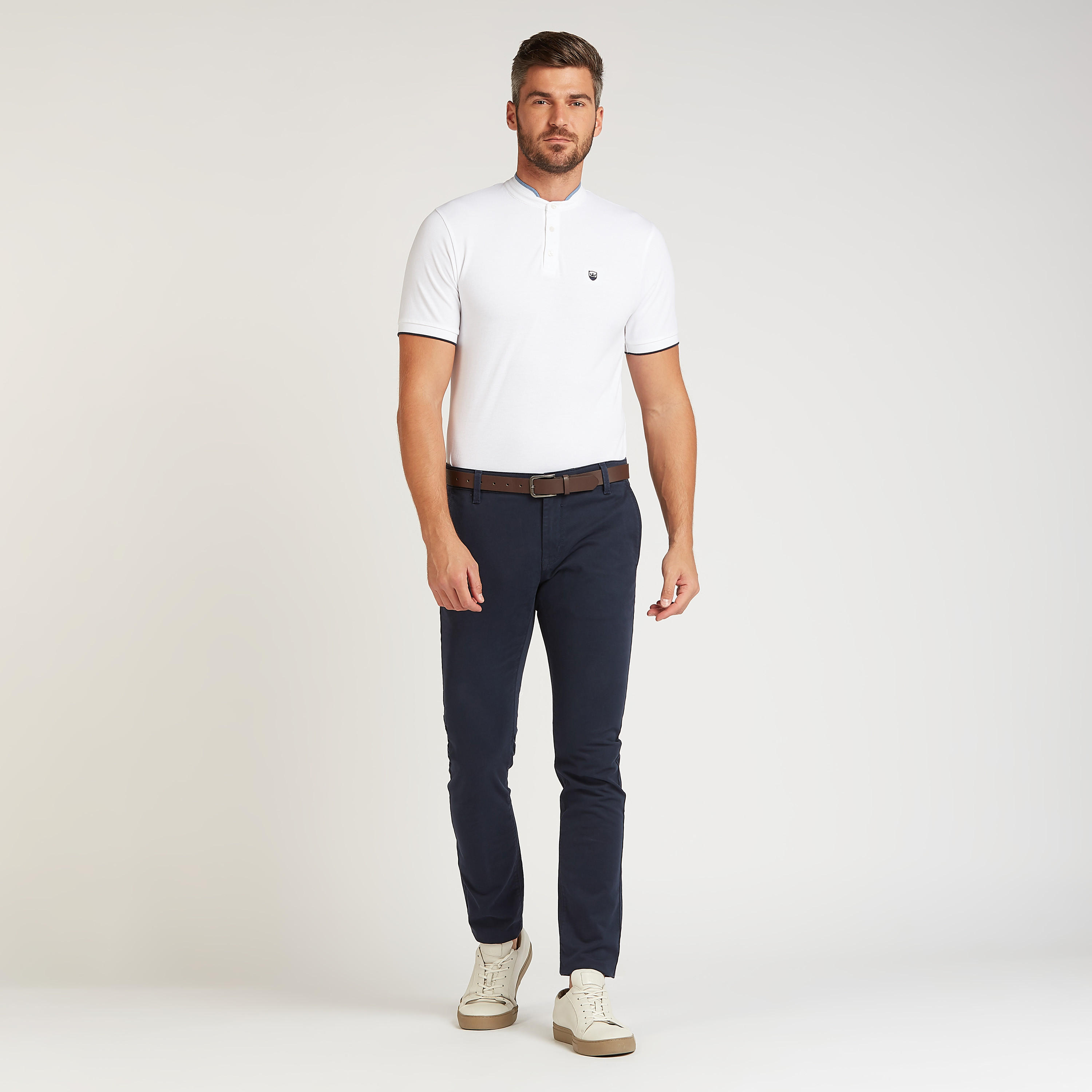 بنطلون شينو طويل سادة بقصّة سليم وخصر متوسط الارتفاع وجيوب-men-clothing-bottoms-trousersandchinos-trousers-image-8