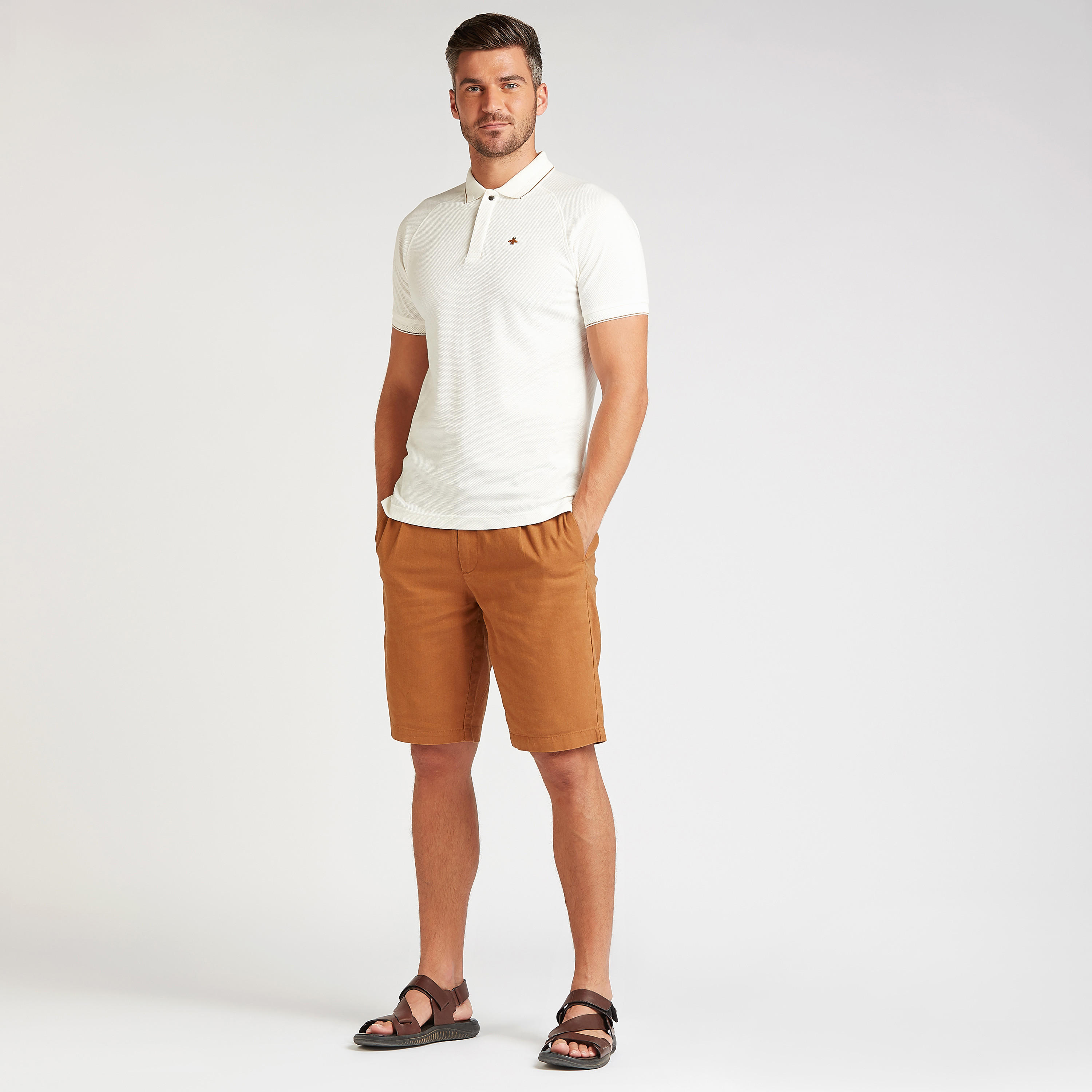 شورت كتّان سليم فيت سادة بخصر متوسط الارتفاع وجيوب وعراوي-men-clothing-bottoms-shorts-image-2
