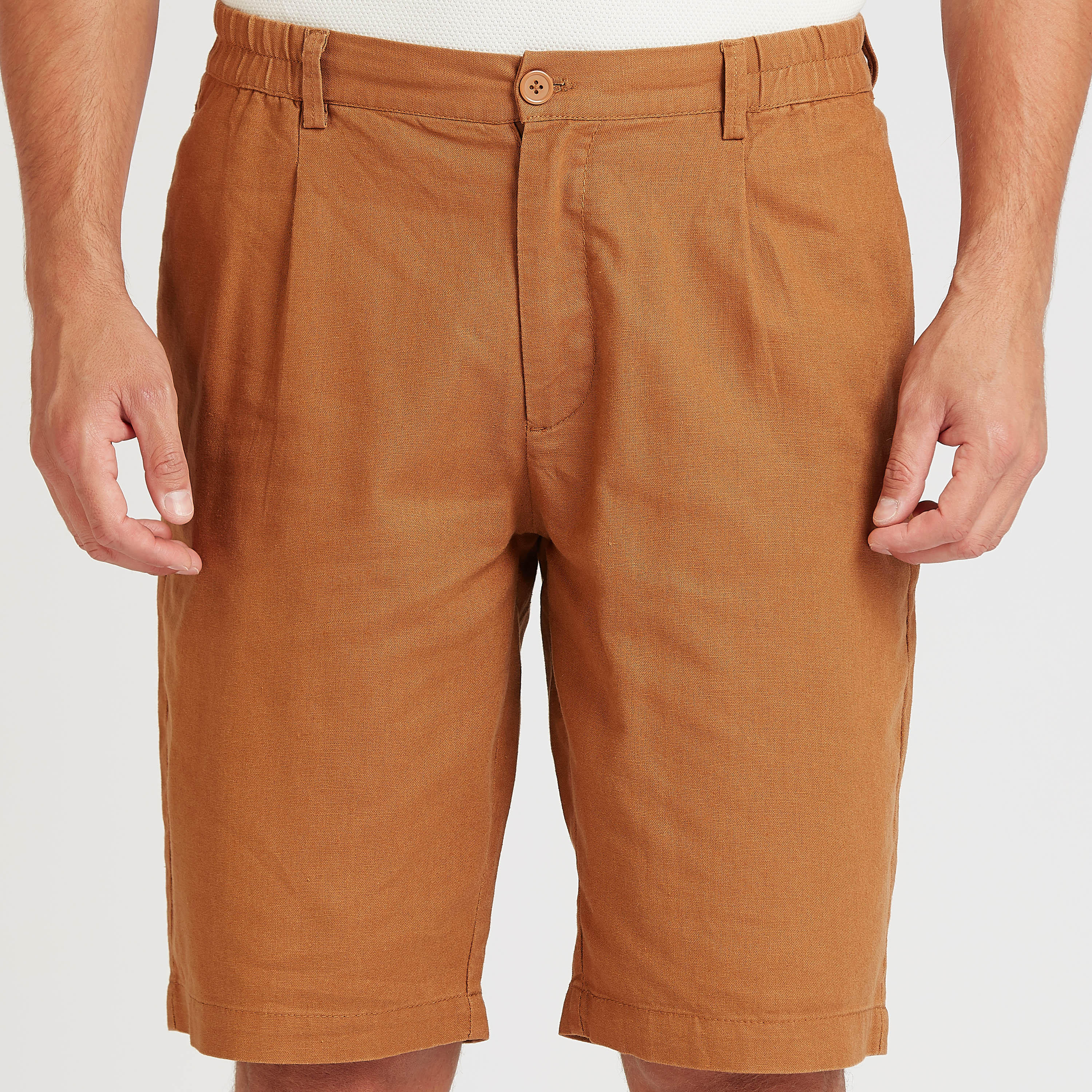 شورت كتّان سليم فيت سادة بخصر متوسط الارتفاع وجيوب وعراوي-men-clothing-bottoms-shorts-image-3