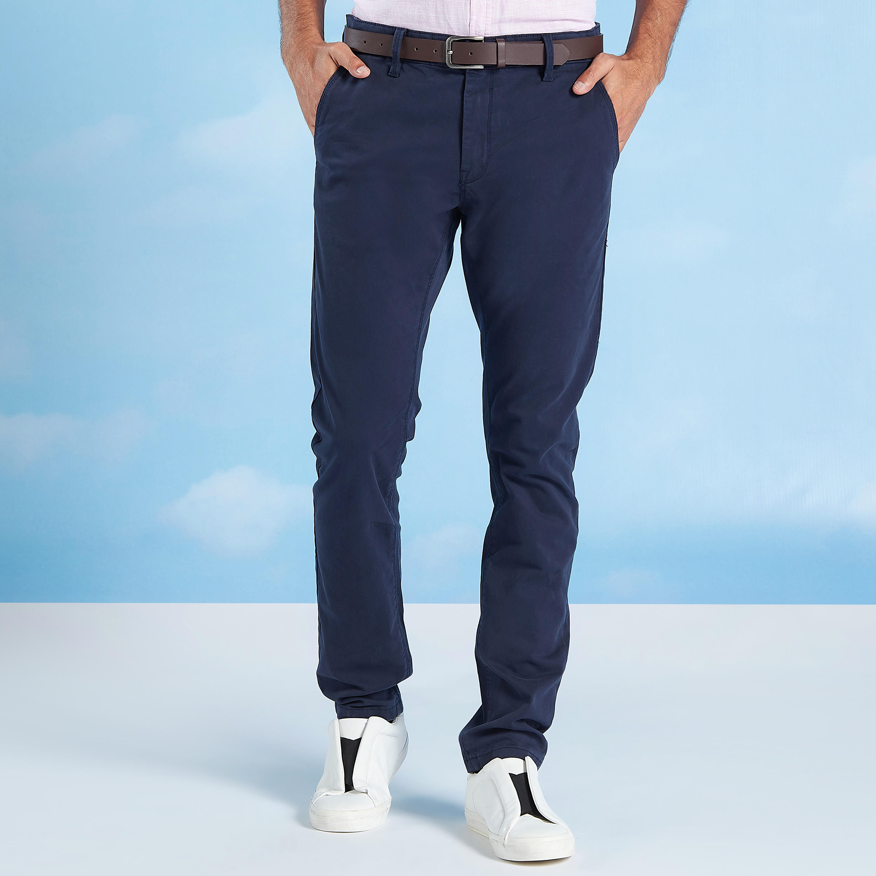بنطلون شينو سادة بتفاصيل جيوب وعراوي حزام-men-clothing-bottoms-trousersandchinos-trousers-image-1