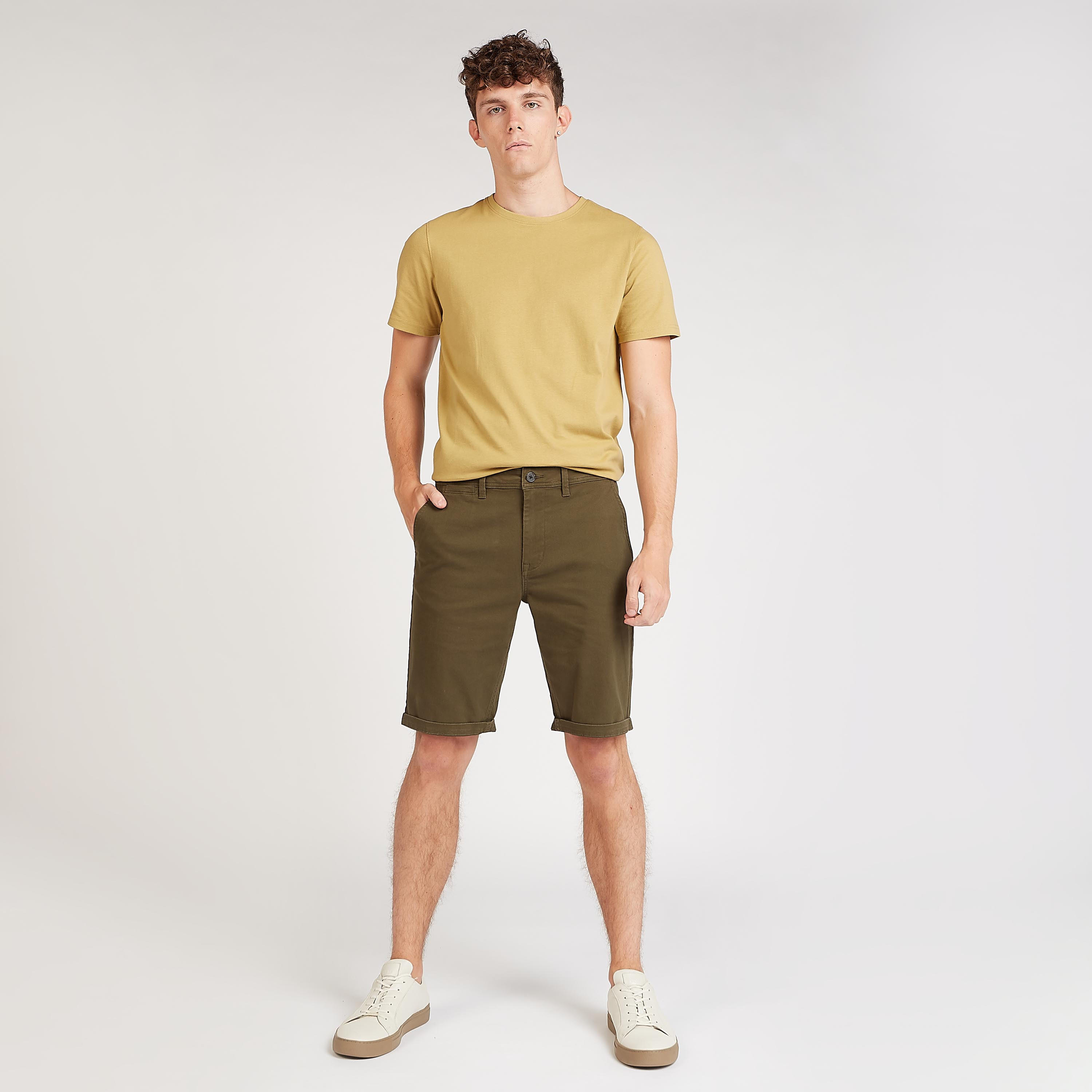 شورت مستدام سليم فيت سادة بخصر متوسط الارتفاع وتفاصيل جيوب-men-clothing-bottoms-shorts-image-5