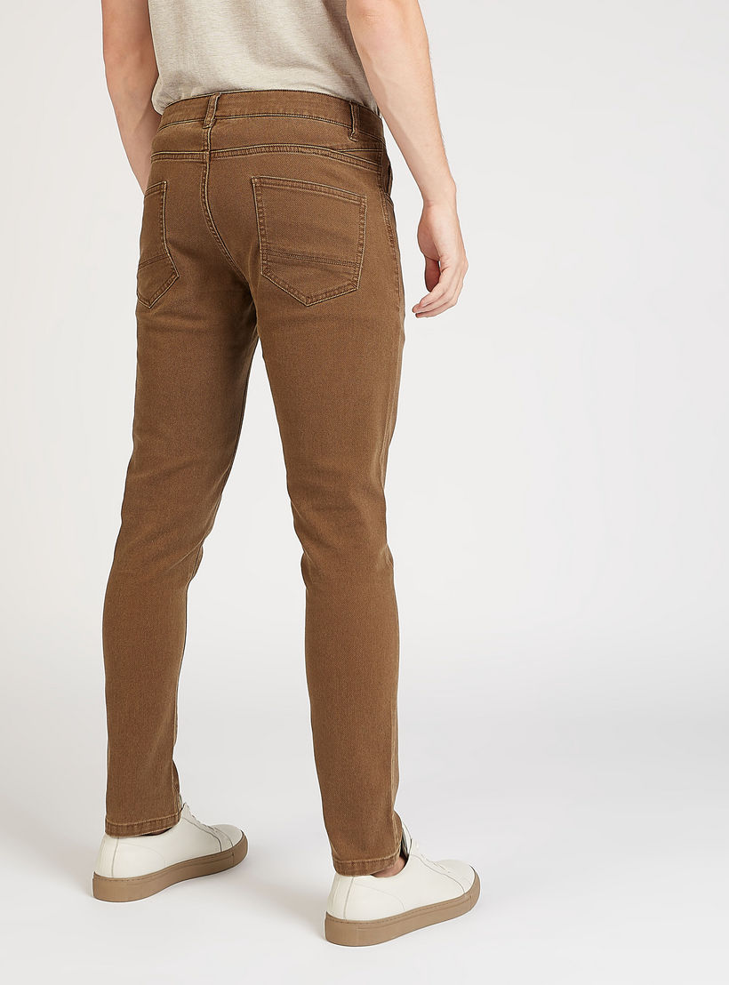 بنطلون مستدام بارز الملمس بقصة عادية-men-clothing-bottoms-trousersandchinos-trousers-image-2