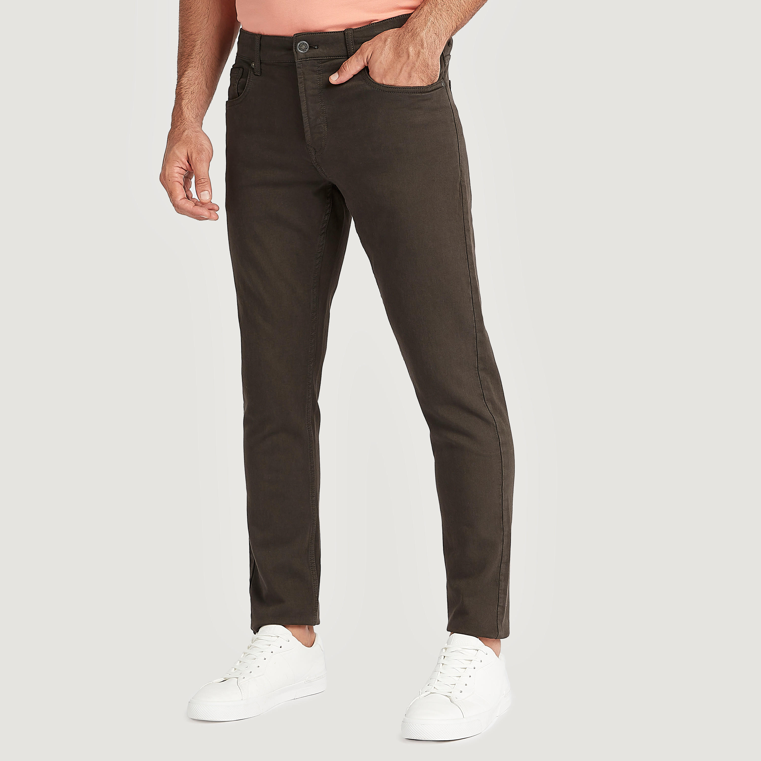 بنطلون شينو مستدام قصير سادة بخصر متوسّط الارتفاع وزر إغلاق وجيوب-men-clothing-bottoms-trousersandchinos-trousers-image-5