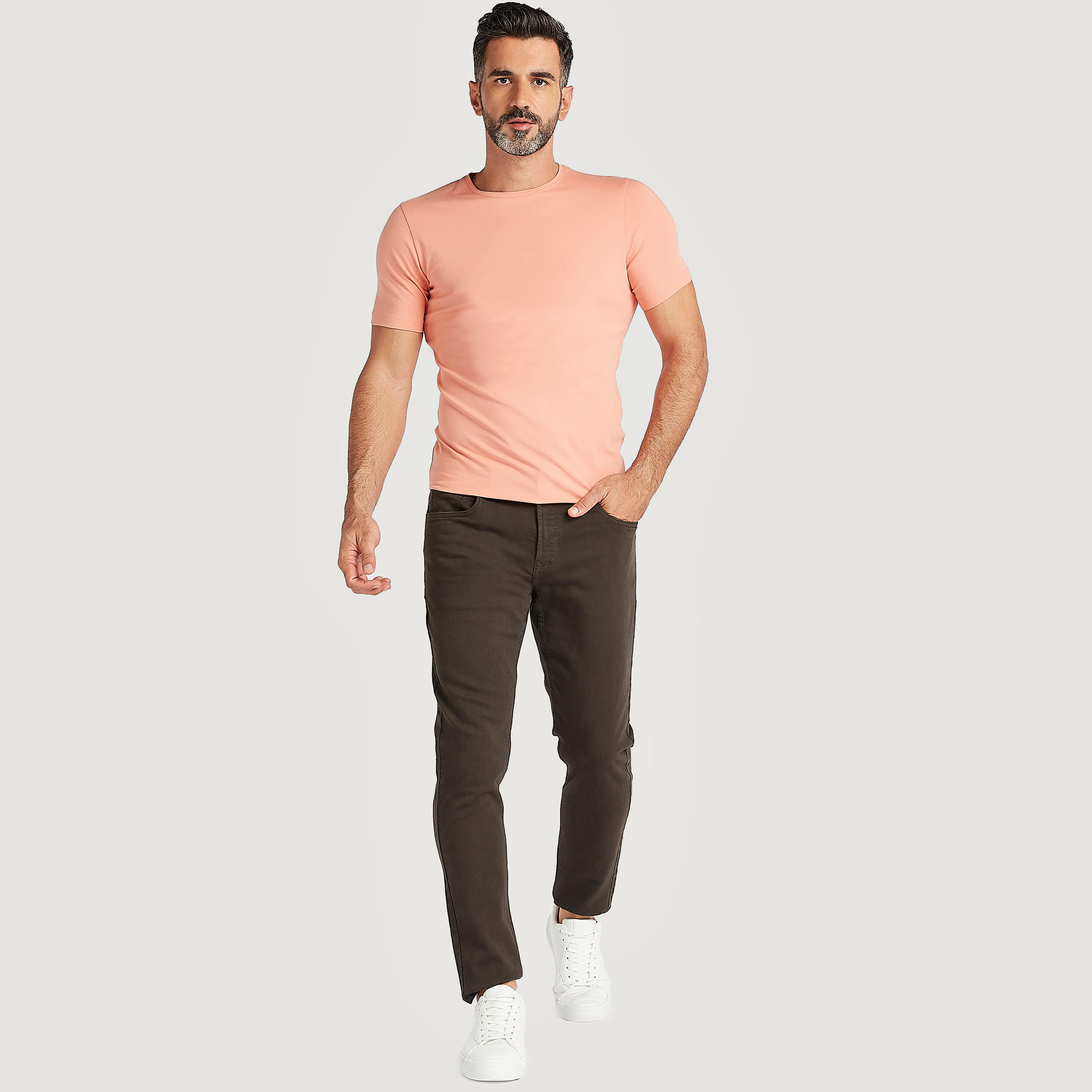 بنطلون شينو مستدام قصير سادة بخصر متوسّط الارتفاع وزر إغلاق وجيوب-men-clothing-bottoms-trousersandchinos-trousers-image-4