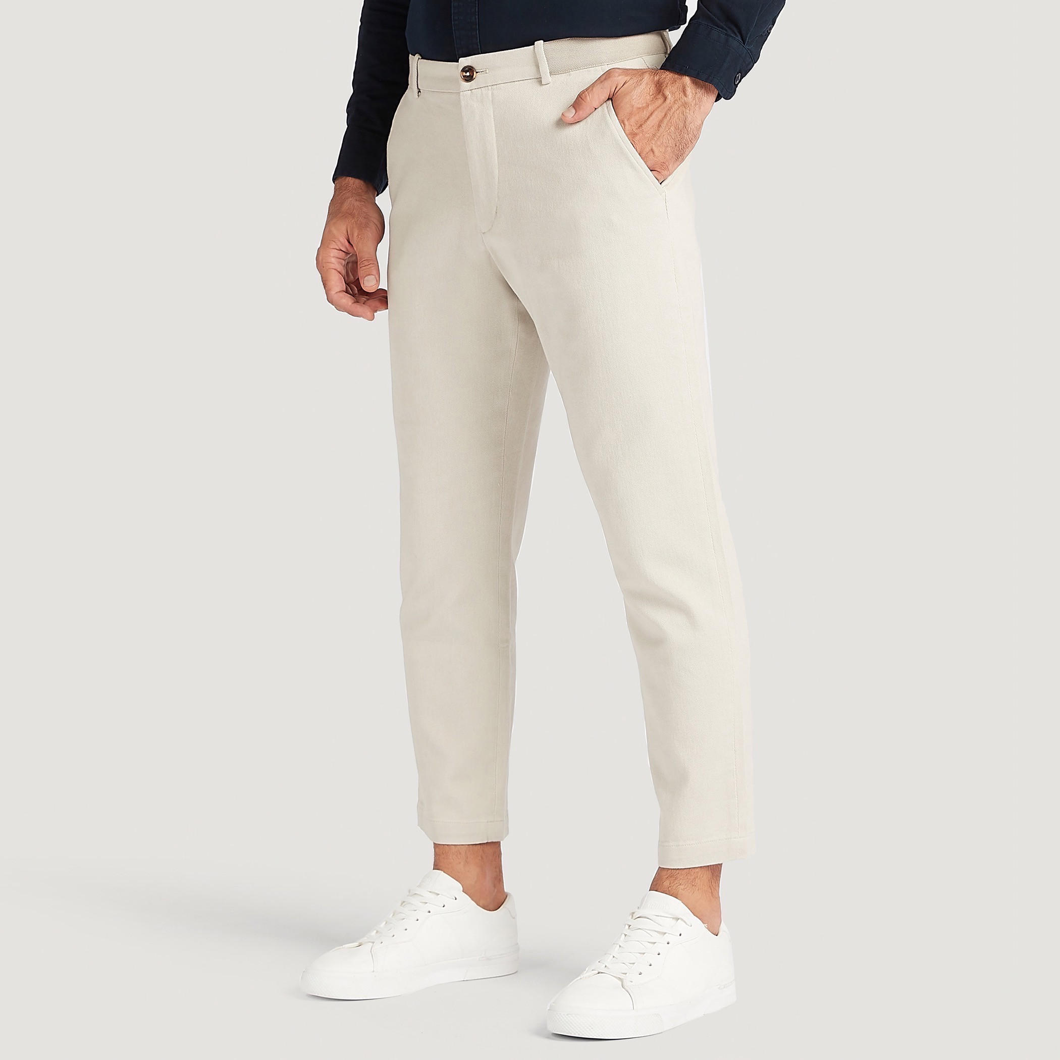 بنطلون شينو سادة بطول الكاحل وبخصر متوسّط الارتفاع وزر إغلاق وجيوب-men-clothing-bottoms-trousersandchinos-chinos-image-5