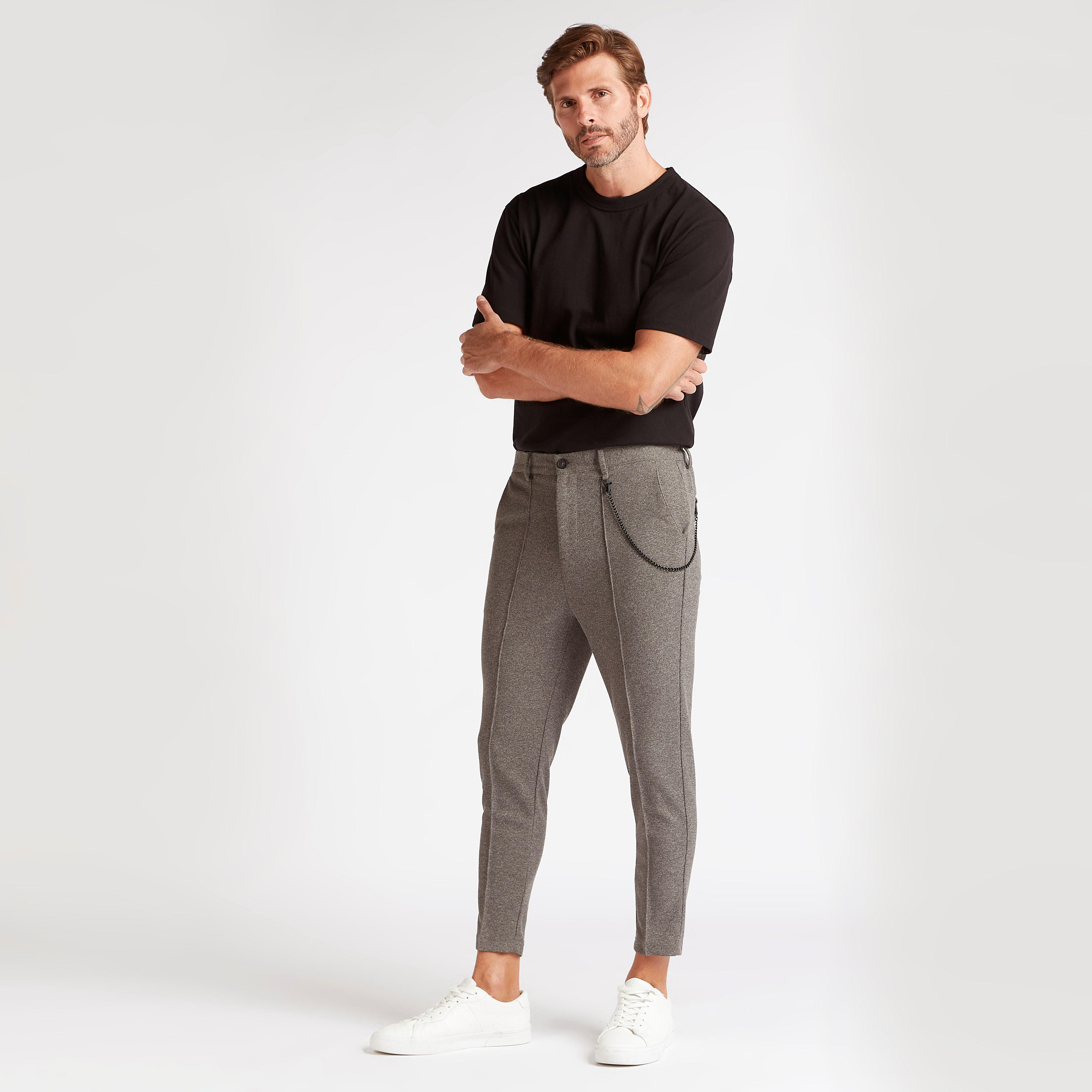 بنطلون شينو قصير سادة بخصر مطّاطي-men-clothing-bottoms-trousersandchinos-trousers-image-4