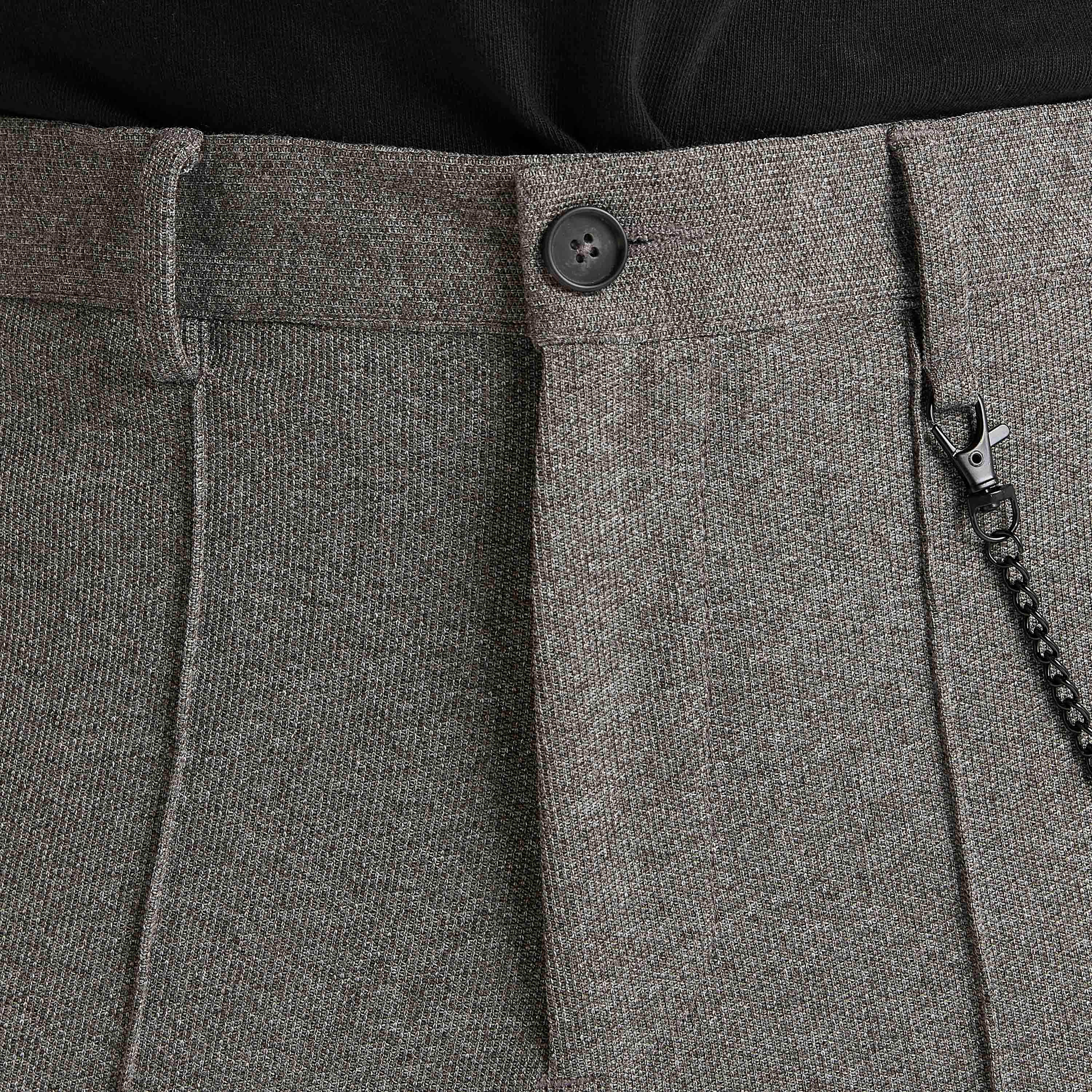 بنطلون شينو قصير سادة بخصر مطّاطي-men-clothing-bottoms-trousersandchinos-trousers-image-3