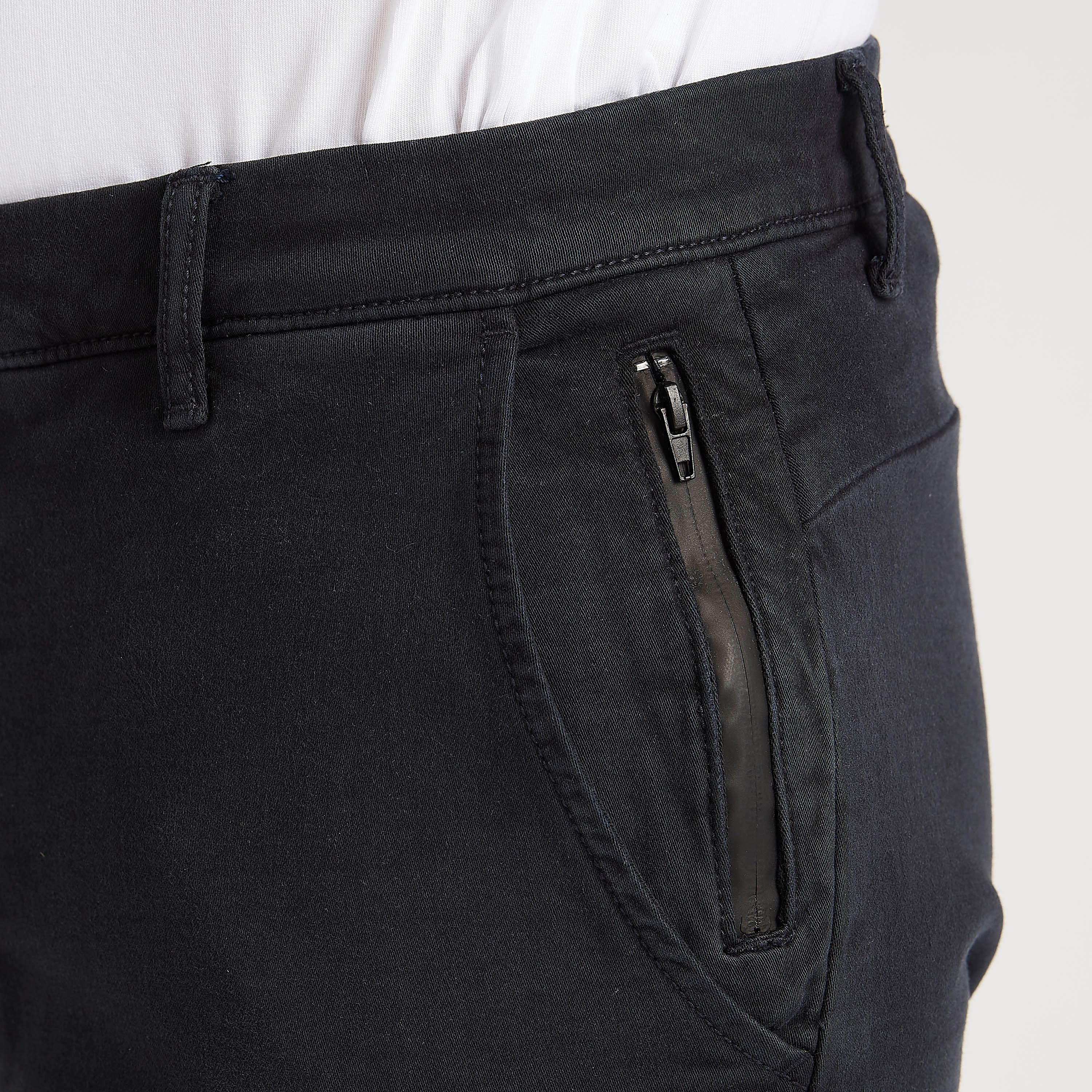 بنطلون رياضي سادة بقصة سكيني وخصر متوسط الارتفاع وجيوب بسحاب-men-clothing-bottoms-trousersandchinos-chinos-image-3