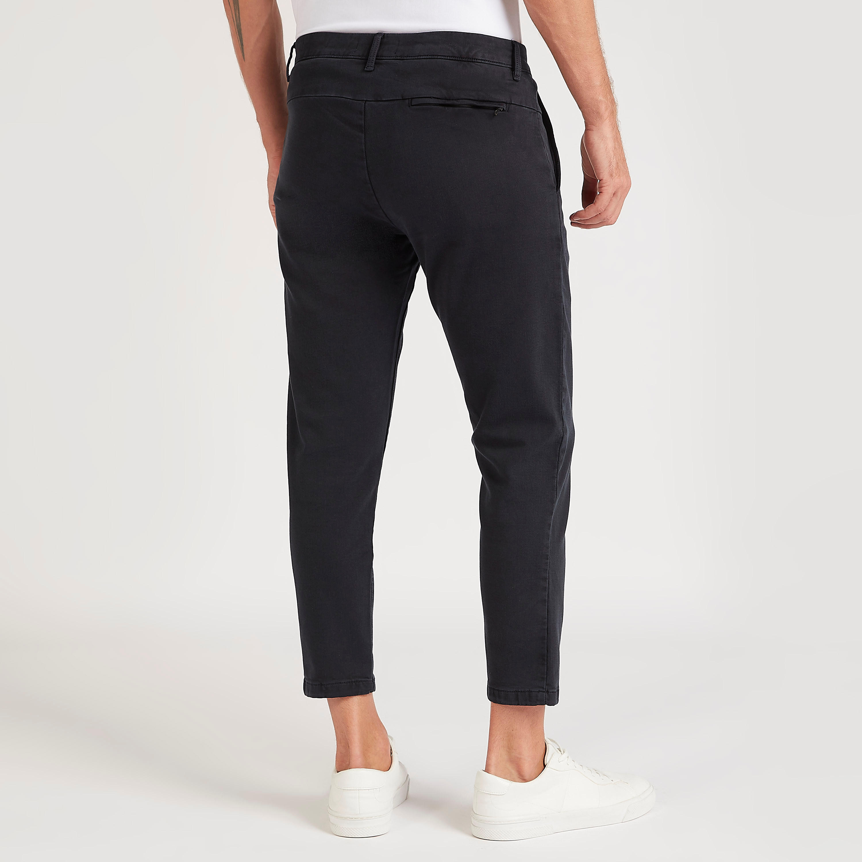 بنطلون رياضي سادة بقصة سكيني وخصر متوسط الارتفاع وجيوب بسحاب-men-clothing-bottoms-trousersandchinos-chinos-image-4