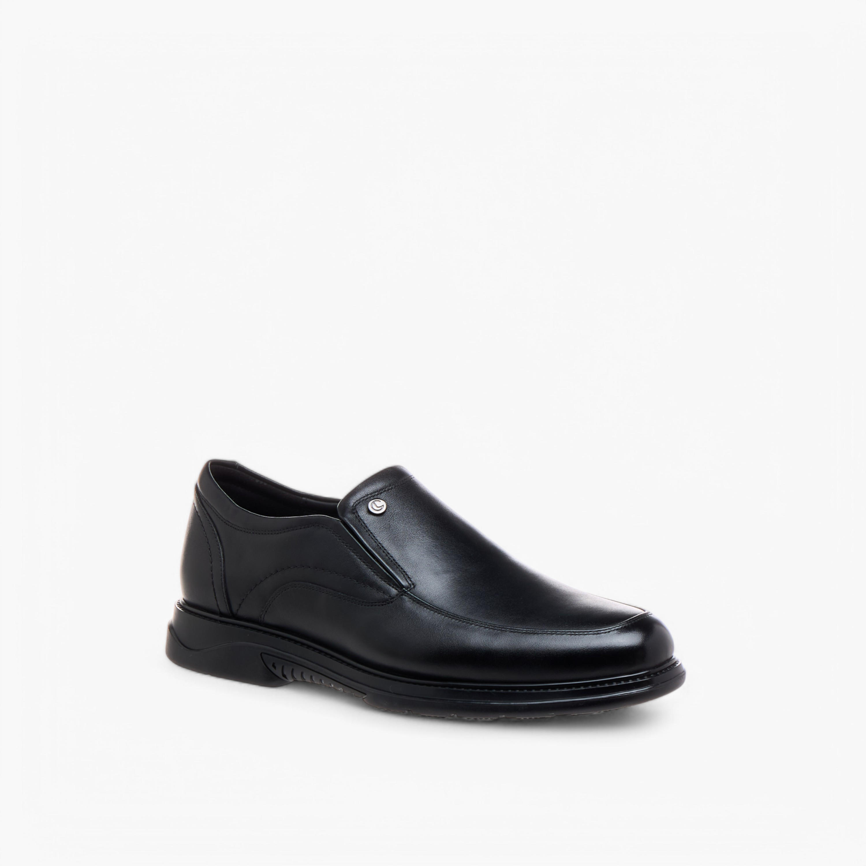 Le Confort Leather Solid Slip-On Loafers-men-shoes-loafersandmoccasins-image-2