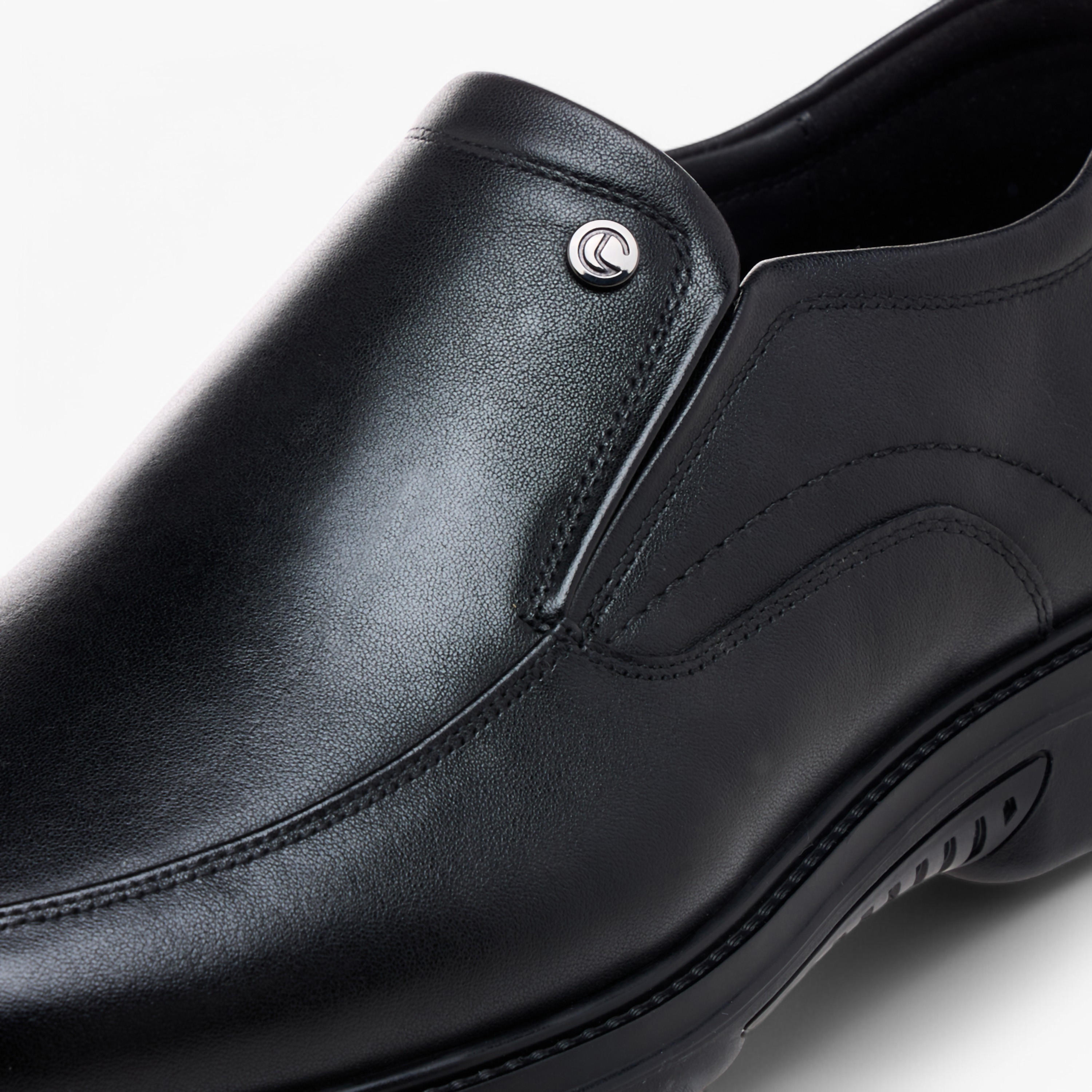 حذاء خفيف جلد سادة سهل الارتداء من لو كونفورت -men-shoes-loafersandmoccasins-image-4
