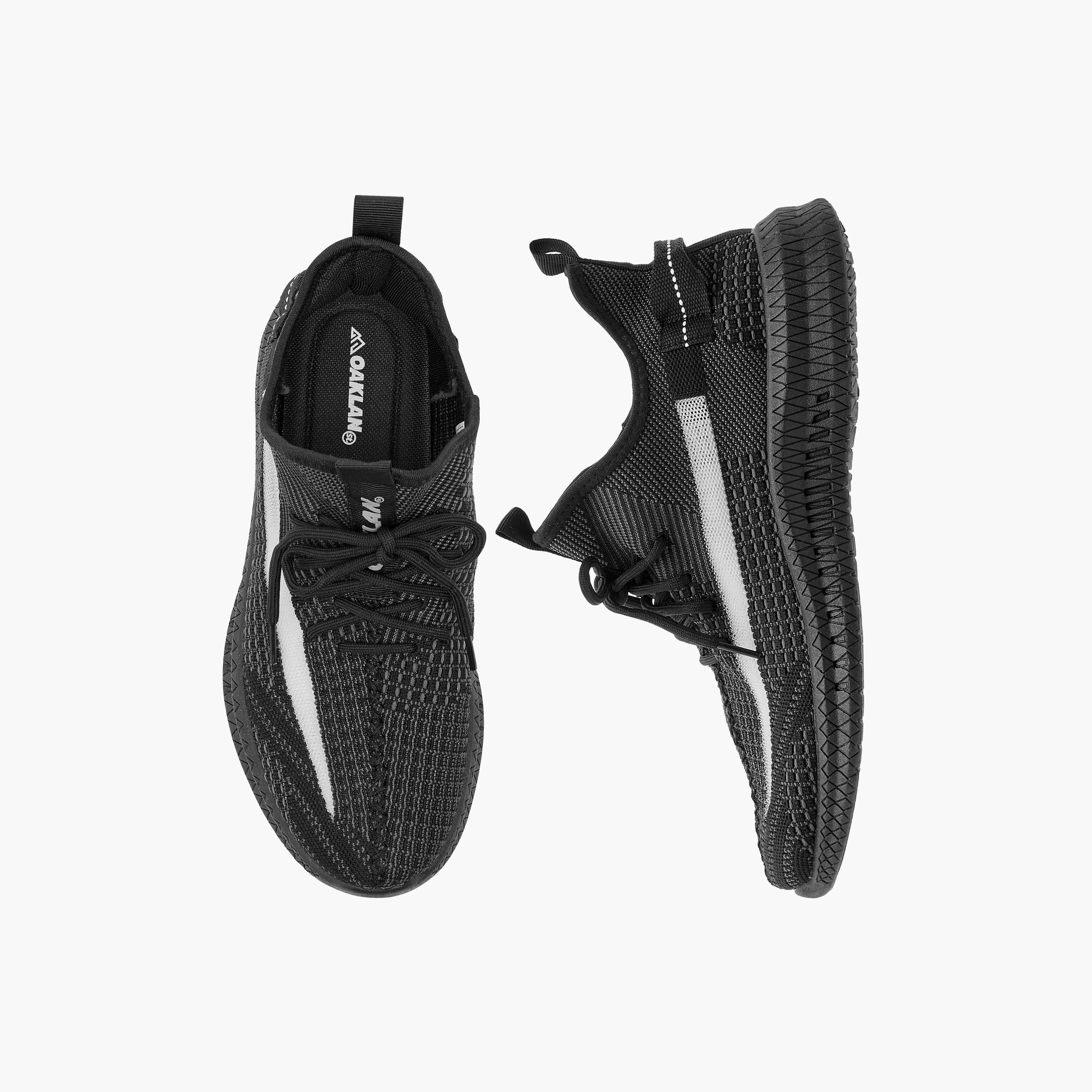 حذاء رياضي بتفاصيل شبكية ورباط إغلاق من أوكلان من شو إكسبرس-sports-men-shoes-image-11