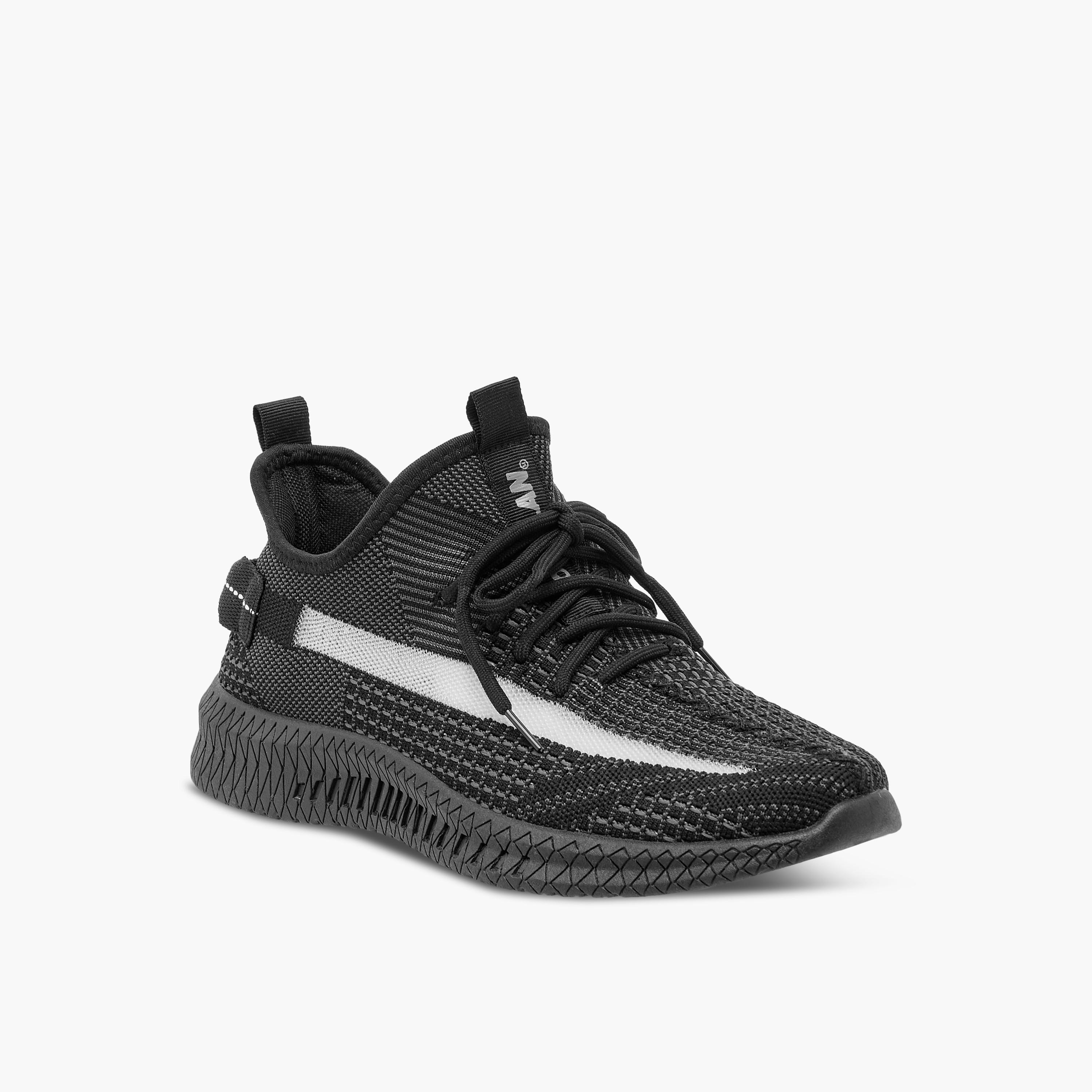 حذاء رياضي بتفاصيل شبكية ورباط إغلاق من أوكلان من شو إكسبرس-sports-men-shoes-image-12