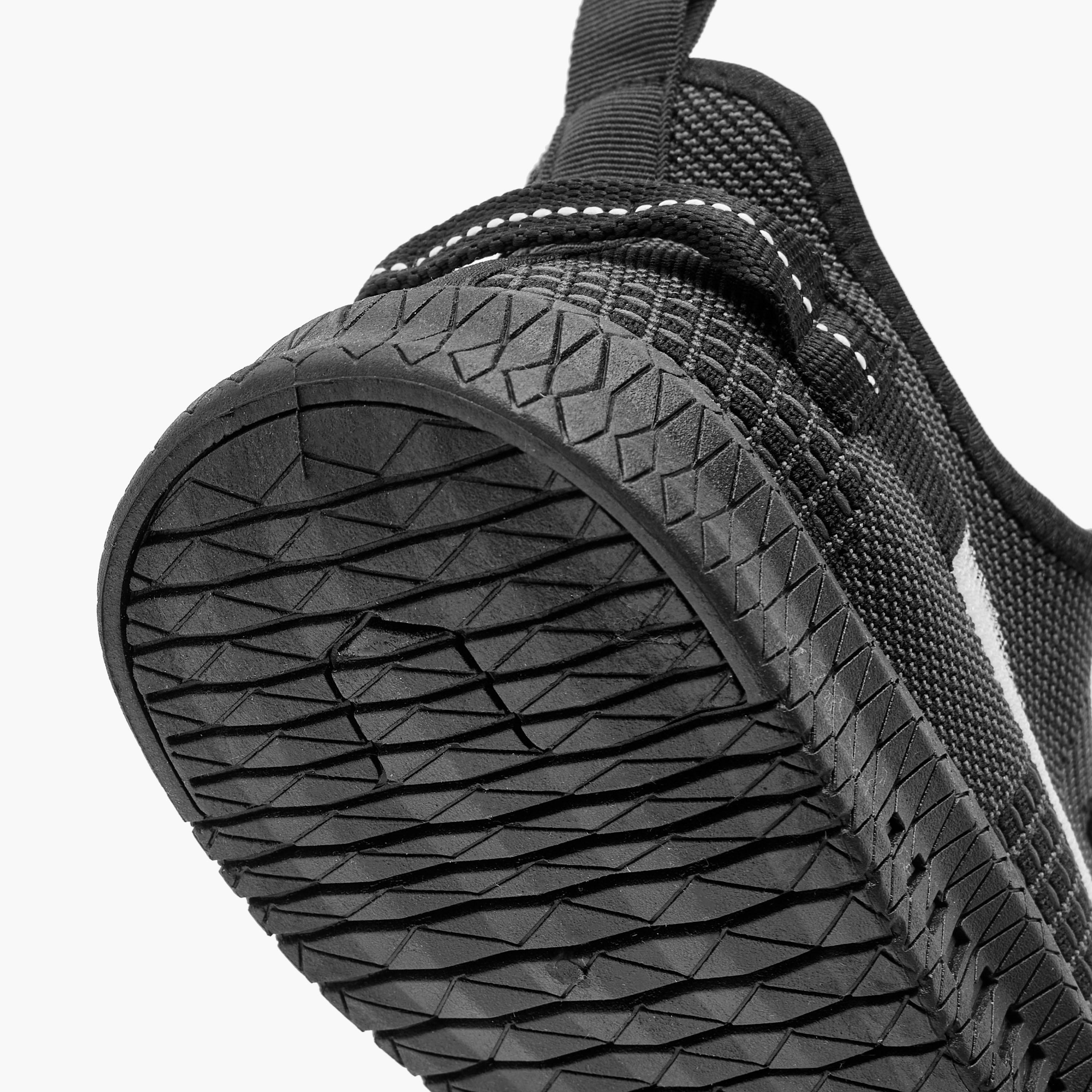 حذاء رياضي بتفاصيل شبكية ورباط إغلاق من أوكلان من شو إكسبرس-sports-men-shoes-image-15